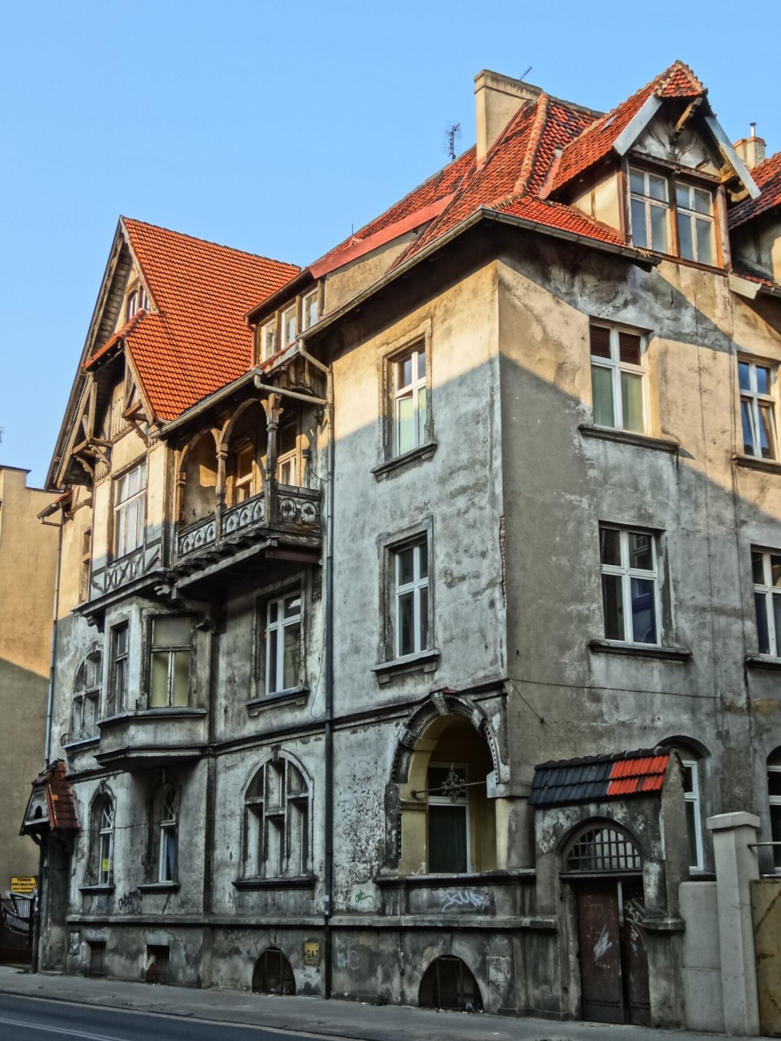 Sony Cyber-shot DSC-HX20V sample photo. Bydgoszcz, house, building photography