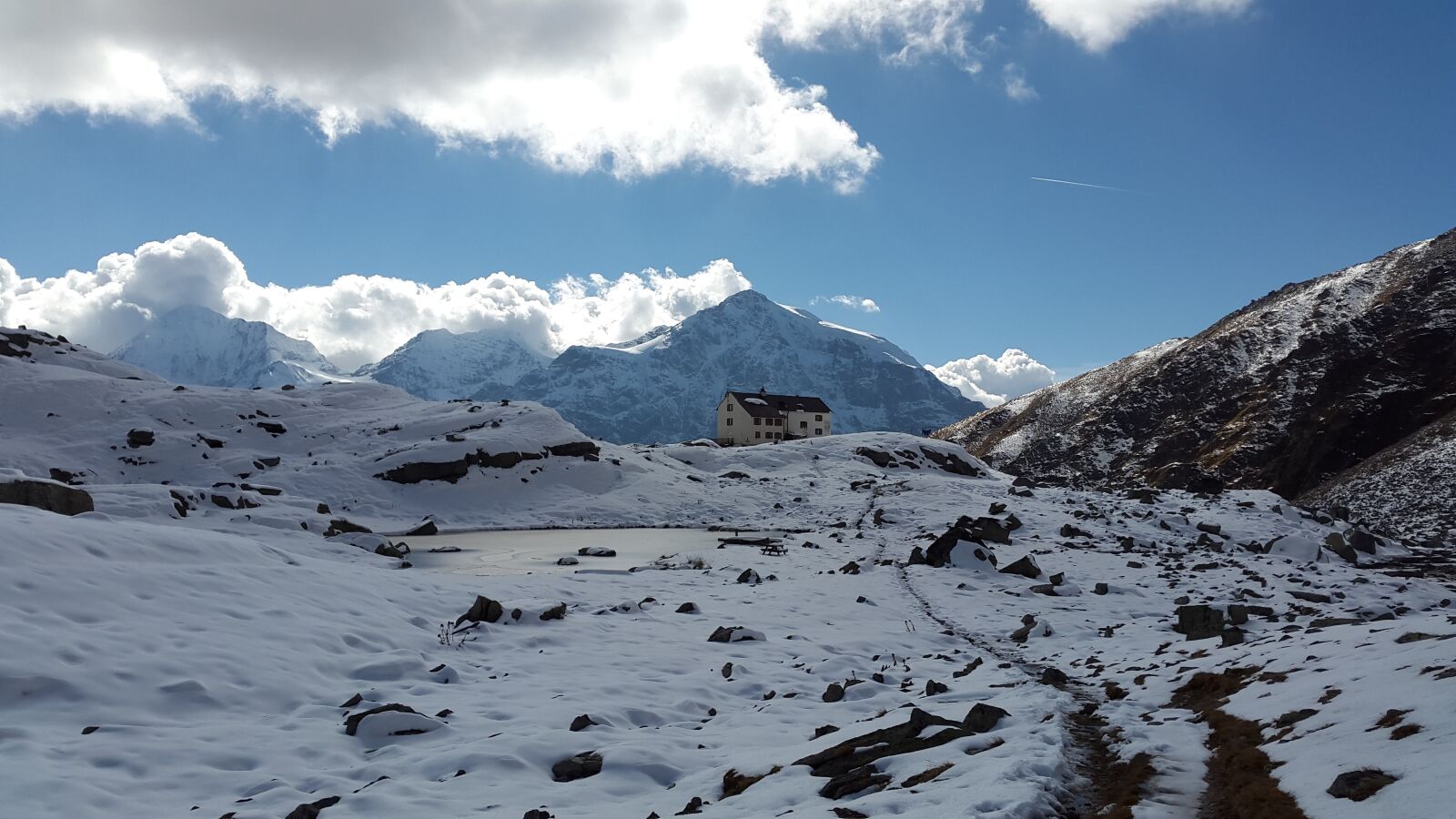 Samsung Galaxy Alpha sample photo. D sseldorf refuge, hut photography