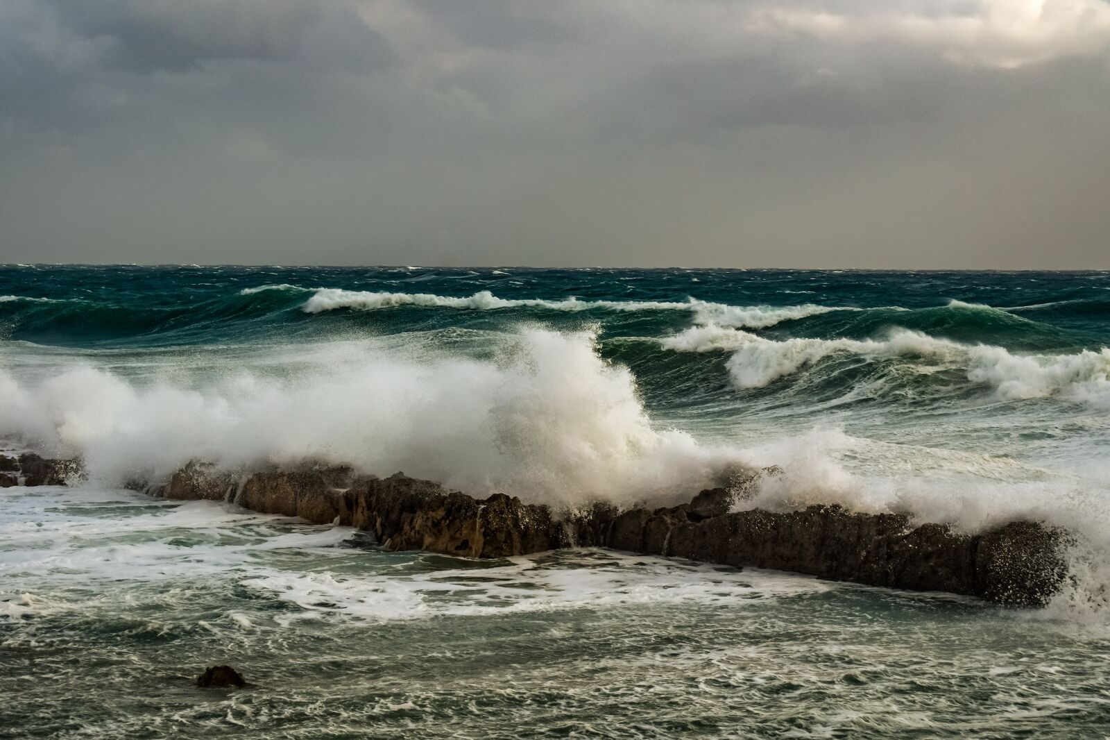 Nikon D3300 sample photo. Waves, crashing, coast photography