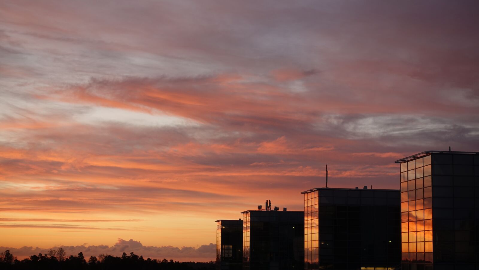 Sony DSC-RX100M5 sample photo. Sunrise, sky, building photography