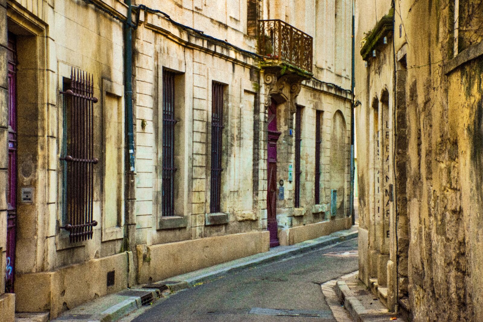 Nikon D5600 sample photo. Street scene, aix-en-provence, france photography
