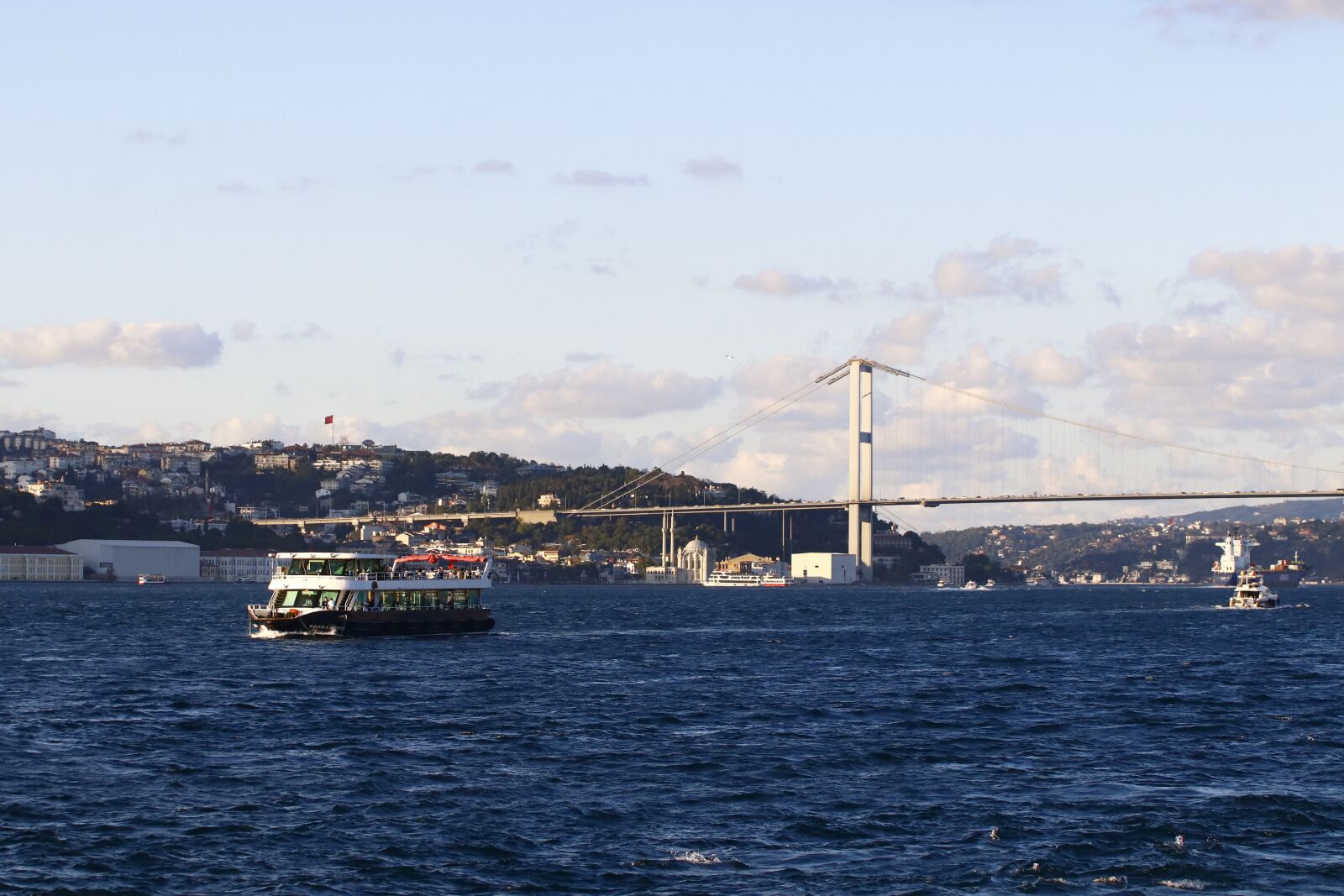 Canon EOS 200D (EOS Rebel SL2 / EOS Kiss X9) sample photo. Ship, ferryboat, sailing photography