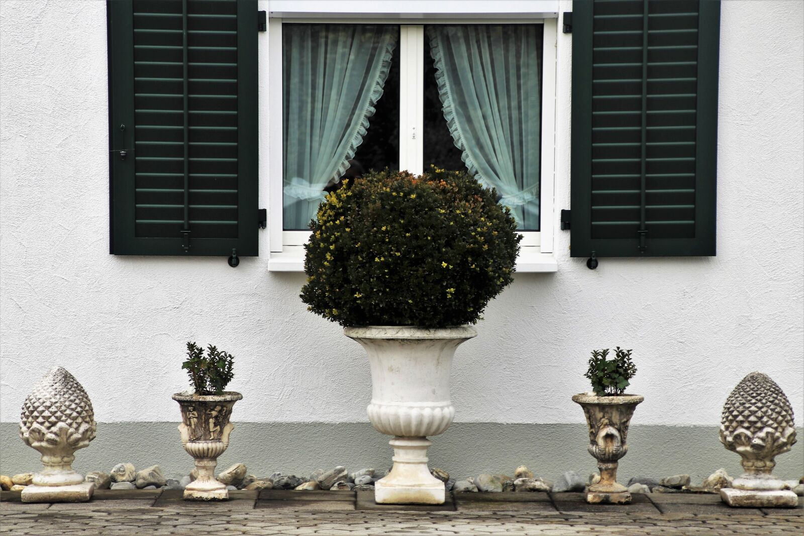 Canon EOS 80D sample photo. House, window, decoration photography