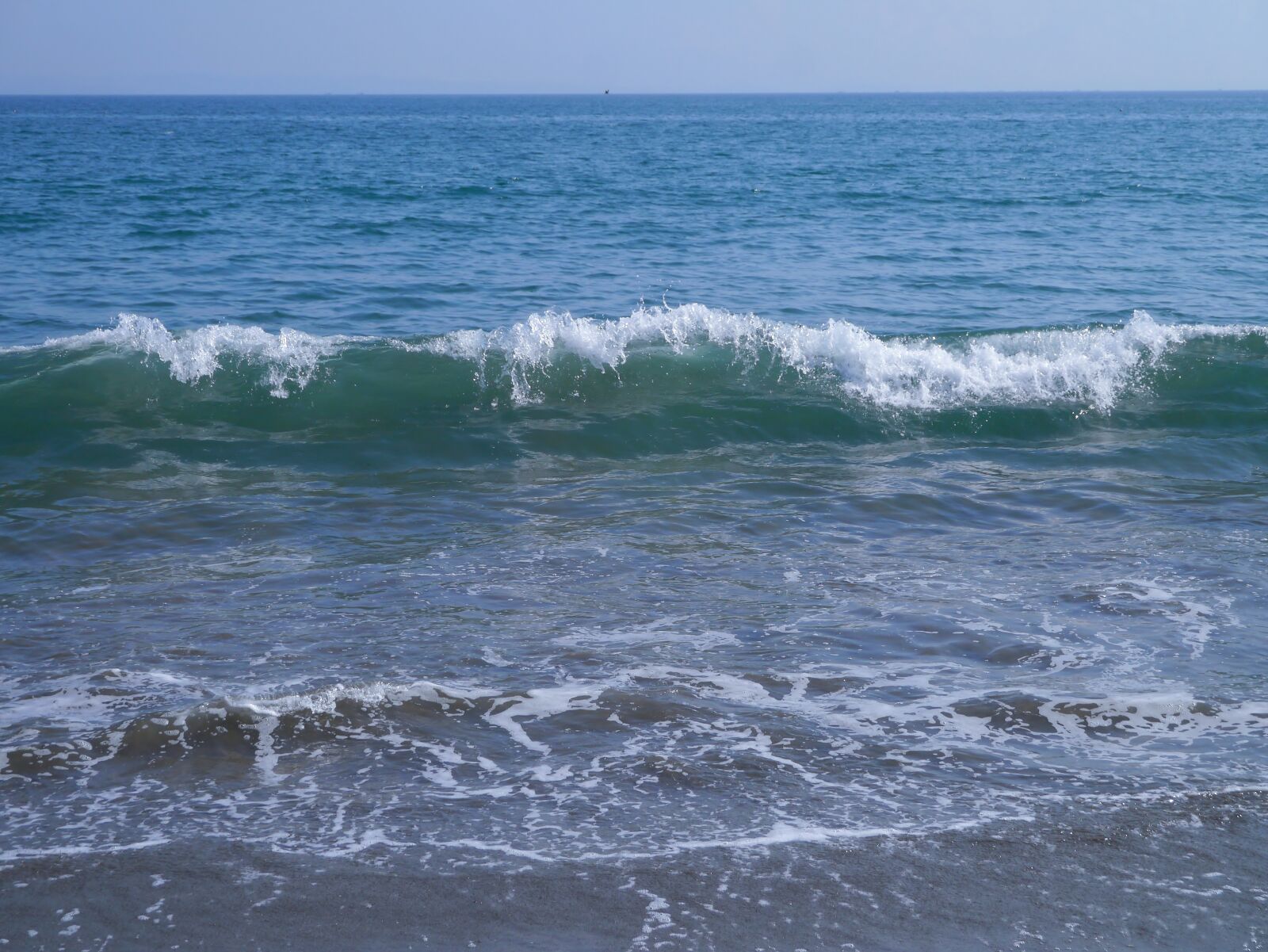 Panasonic Lumix DMC-GX1 sample photo. Sea, wave, tokyo bay photography