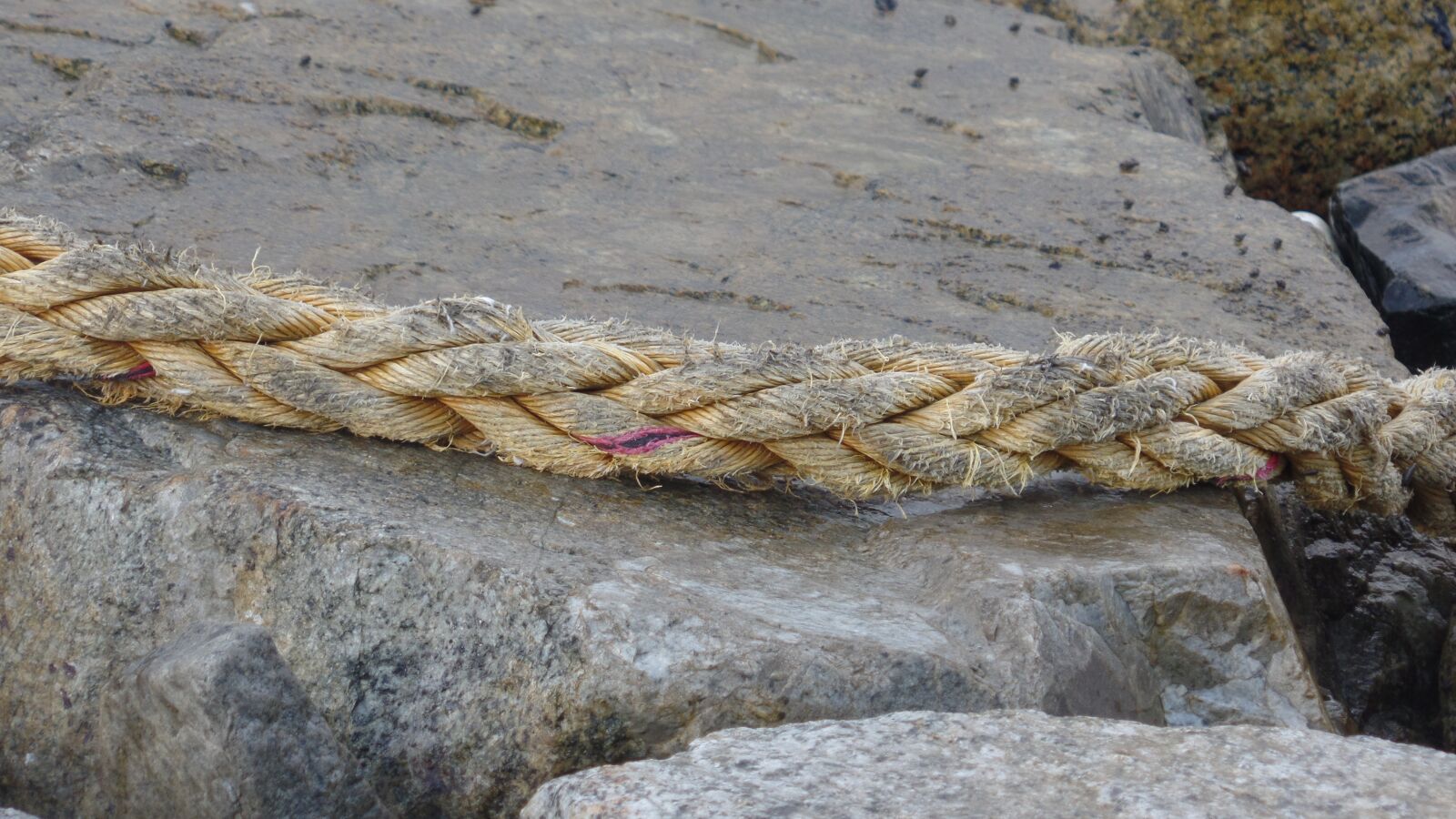Samsung WB350F/WB351F/WB352F sample photo. Rope, rock, wet photography