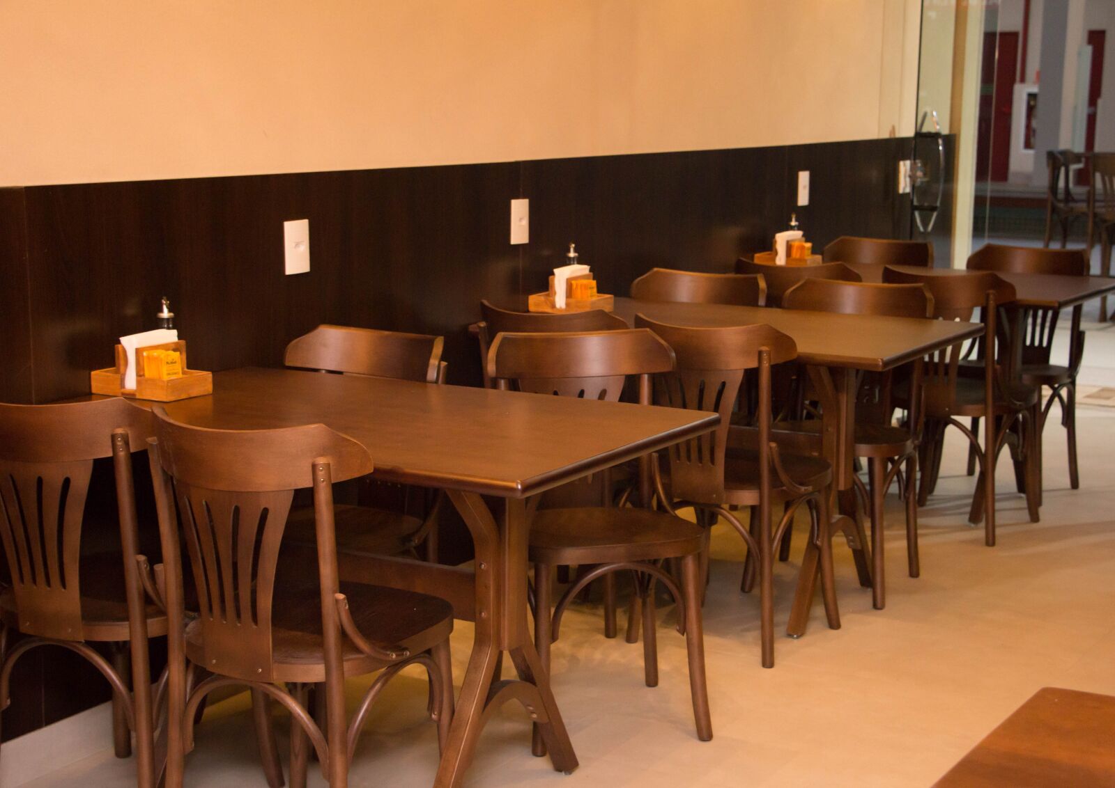 Canon EOS 70D sample photo. Tables, chairs, restaurant photography