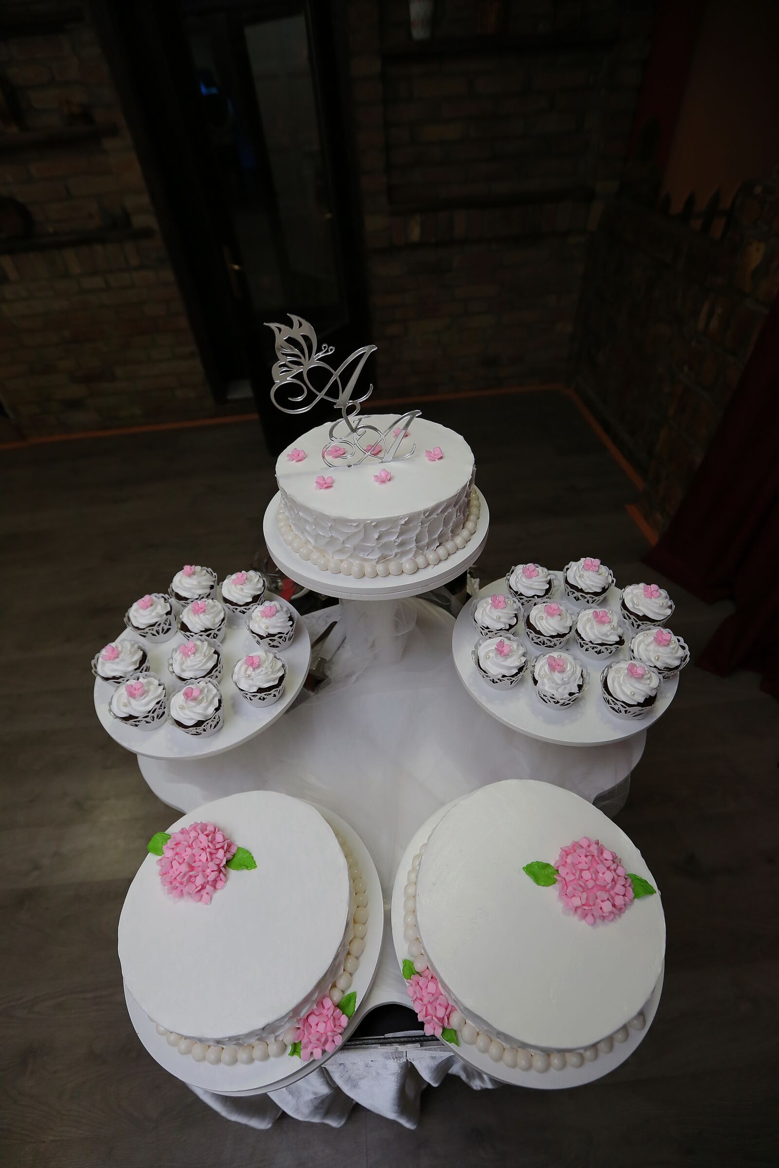 Canon EF 16-35mm F2.8L II USM sample photo. Wedding cake, cakes, cupcake photography
