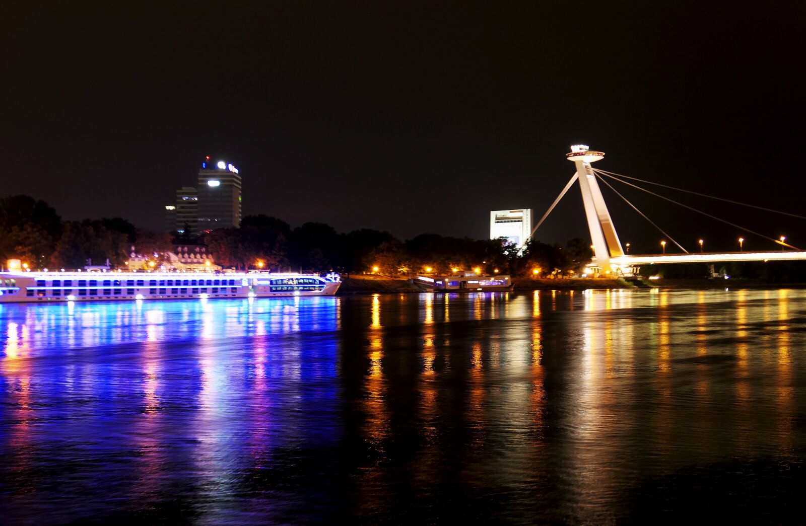 Panasonic Lumix DMC-LX10 (Lumix DMC-LX15) sample photo. Night, bratislava, ship photography