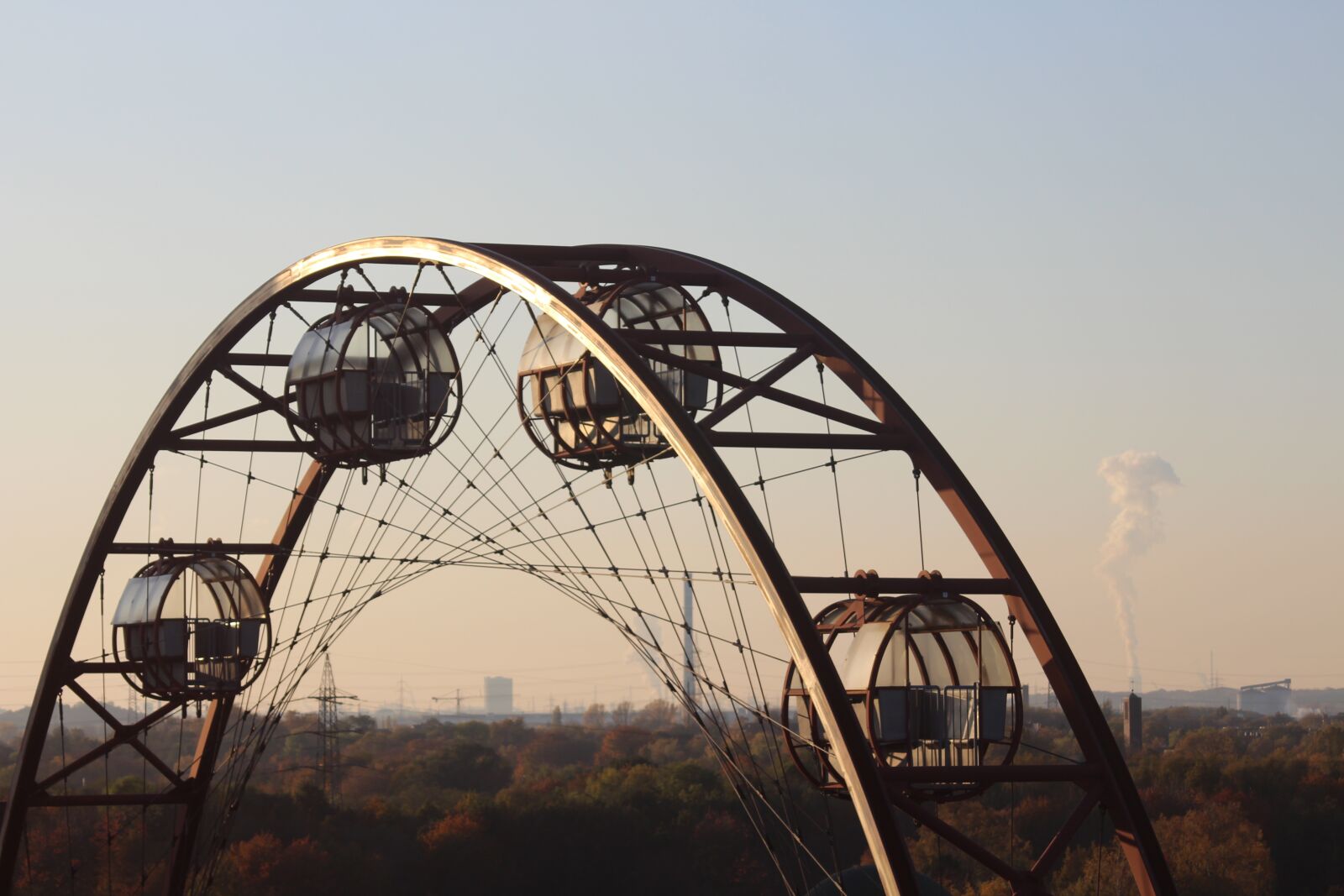 Canon EF 35-80mm F4.0-5.6 III sample photo. Ferris wheel, sunrise, sky photography