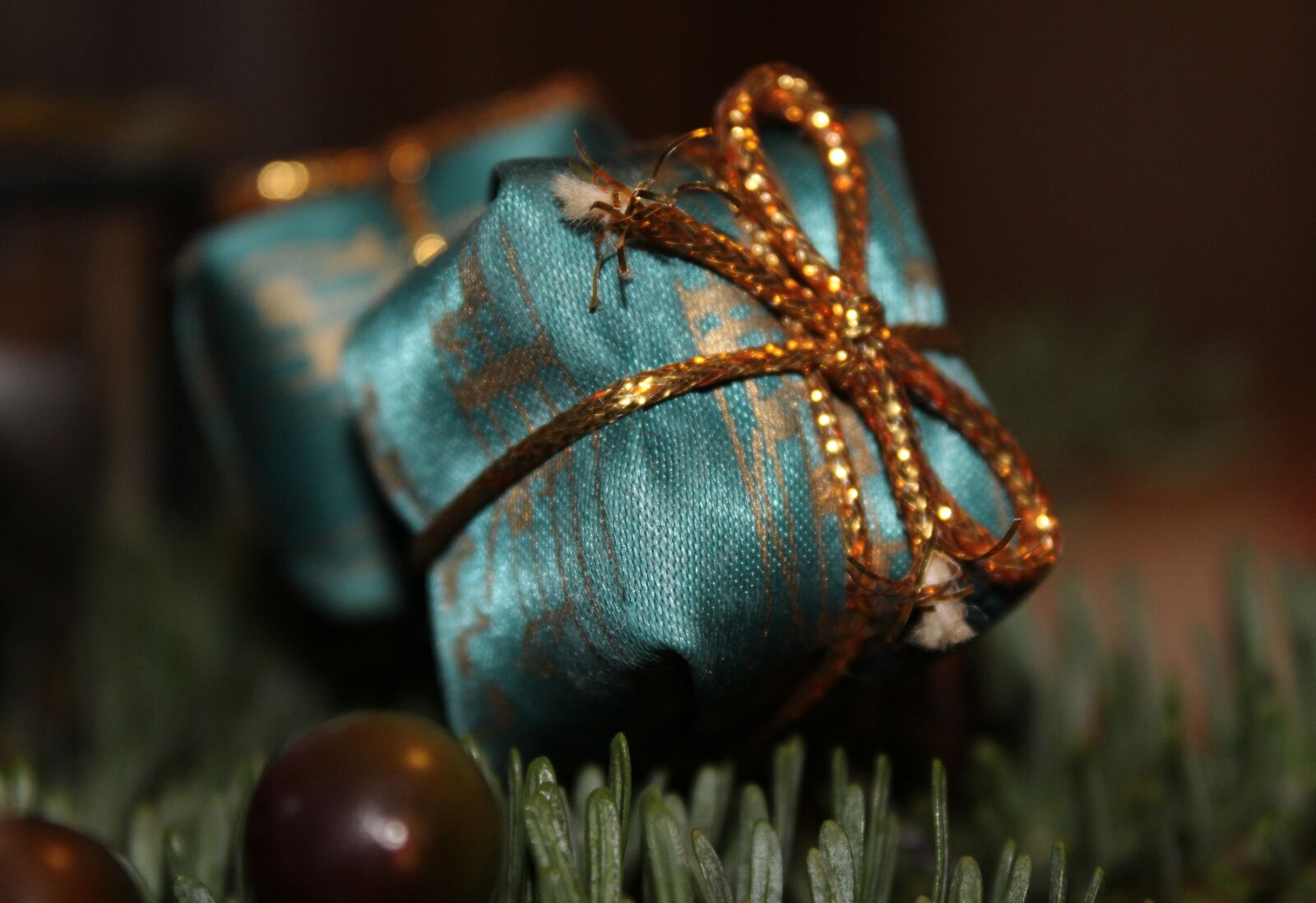 Canon EOS 1200D (EOS Rebel T5 / EOS Kiss X70 / EOS Hi) sample photo. Christmas, gift, decoration photography