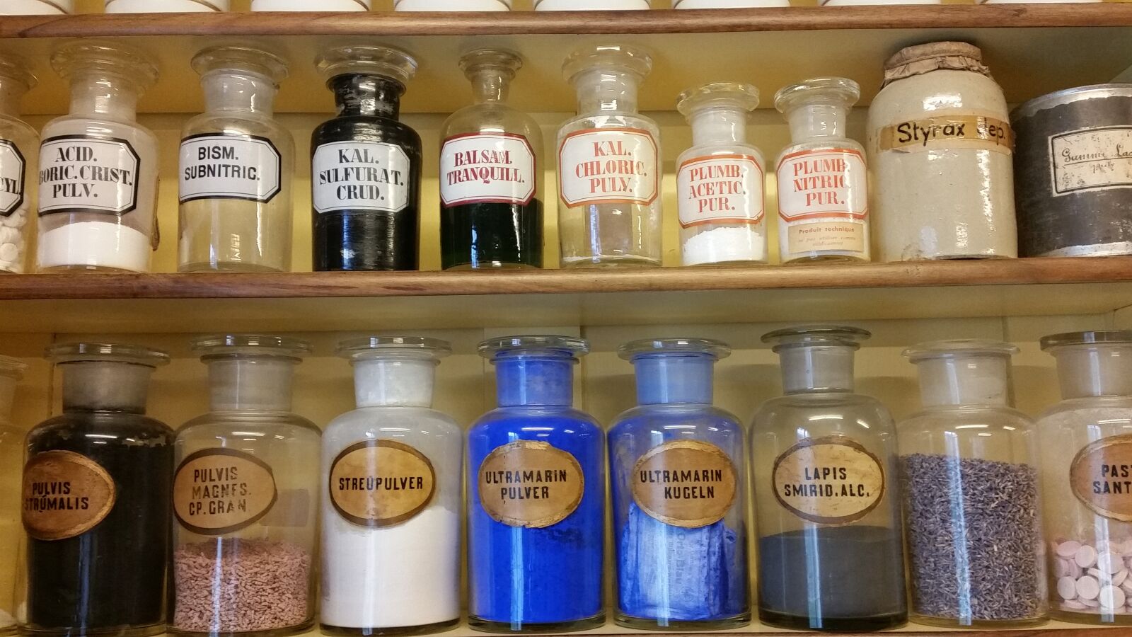 Samsung Galaxy S5 sample photo. Drug, change, bottles photography
