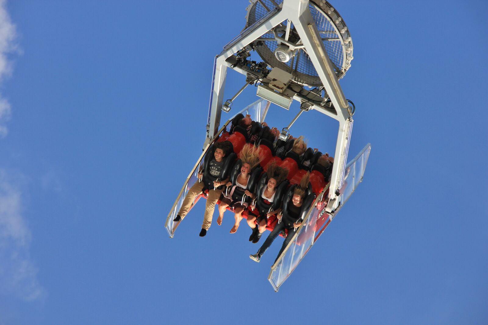 Canon EOS 550D (EOS Rebel T2i / EOS Kiss X4) sample photo. Sky, technology, performance photography