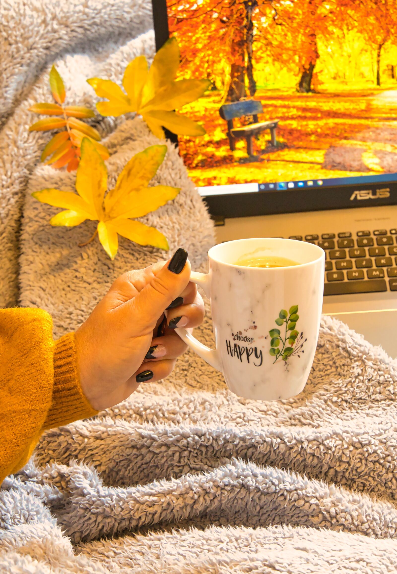 Sony a6400 sample photo. Blanket, laptop, home office photography