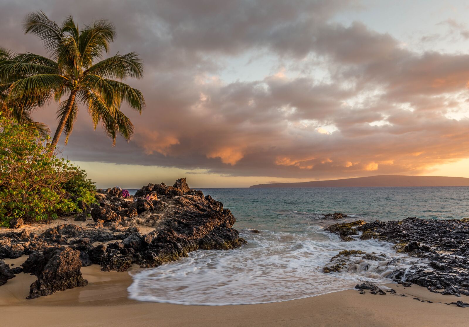 Canon EF 16-35mm F4L IS USM sample photo. Beach, clouds, landscape photography
