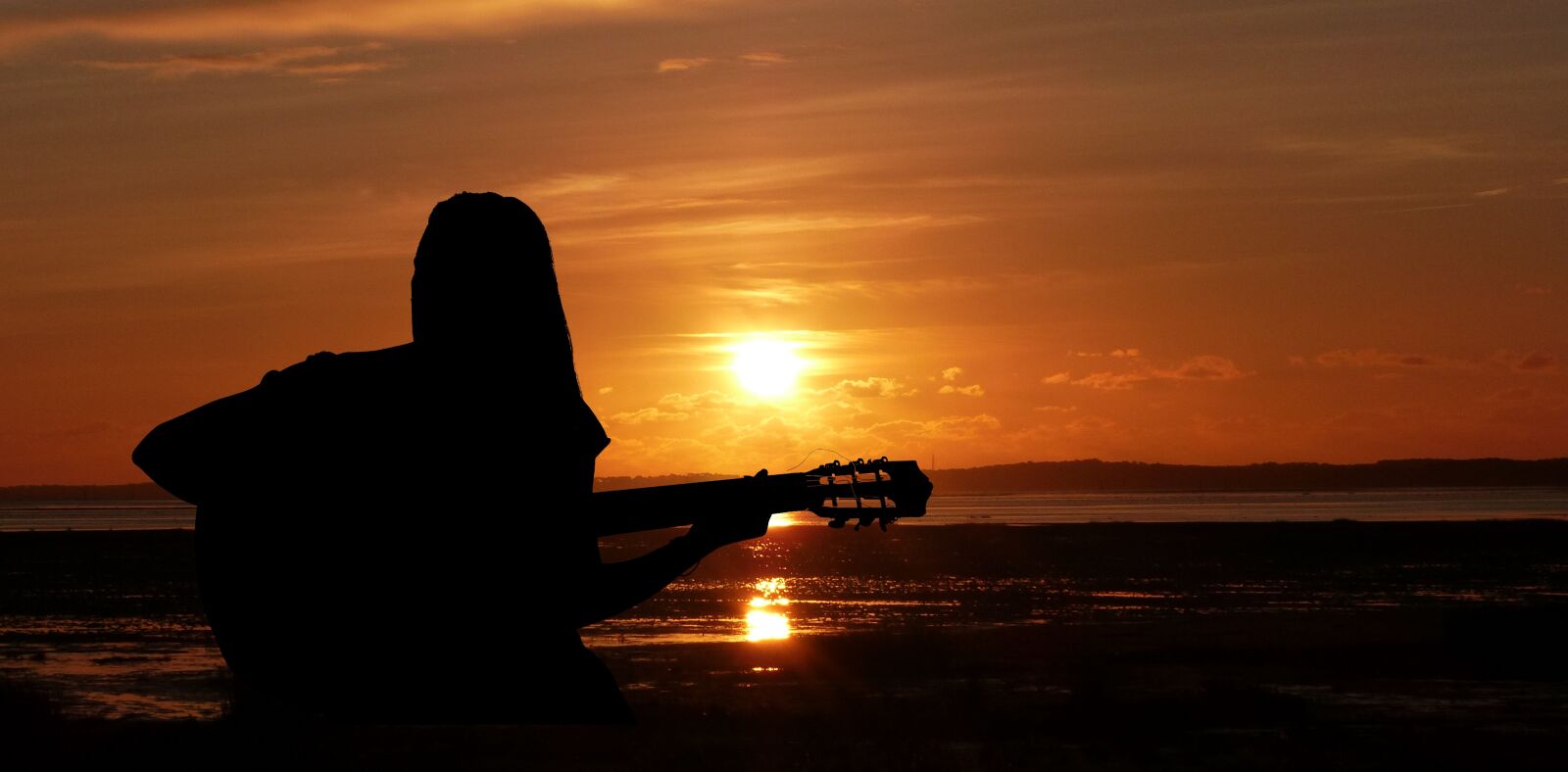 Panasonic Lumix DMC-FZ200 sample photo. Sunset, woman, singer photography