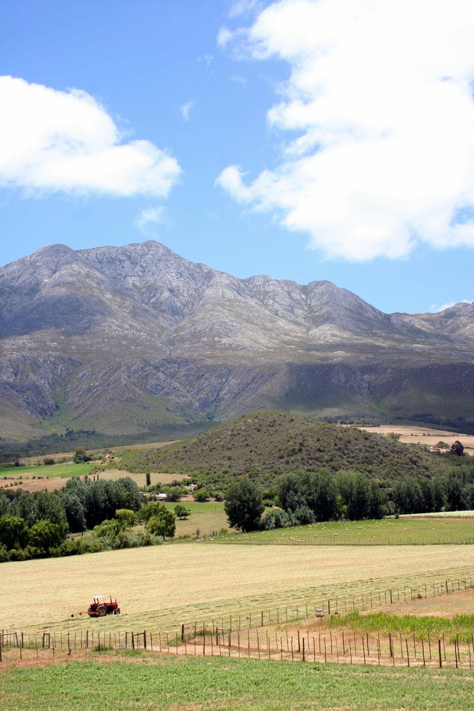 Canon EOS 350D (EOS Digital Rebel XT / EOS Kiss Digital N) sample photo. Farm, karoo, mountain, serene photography
