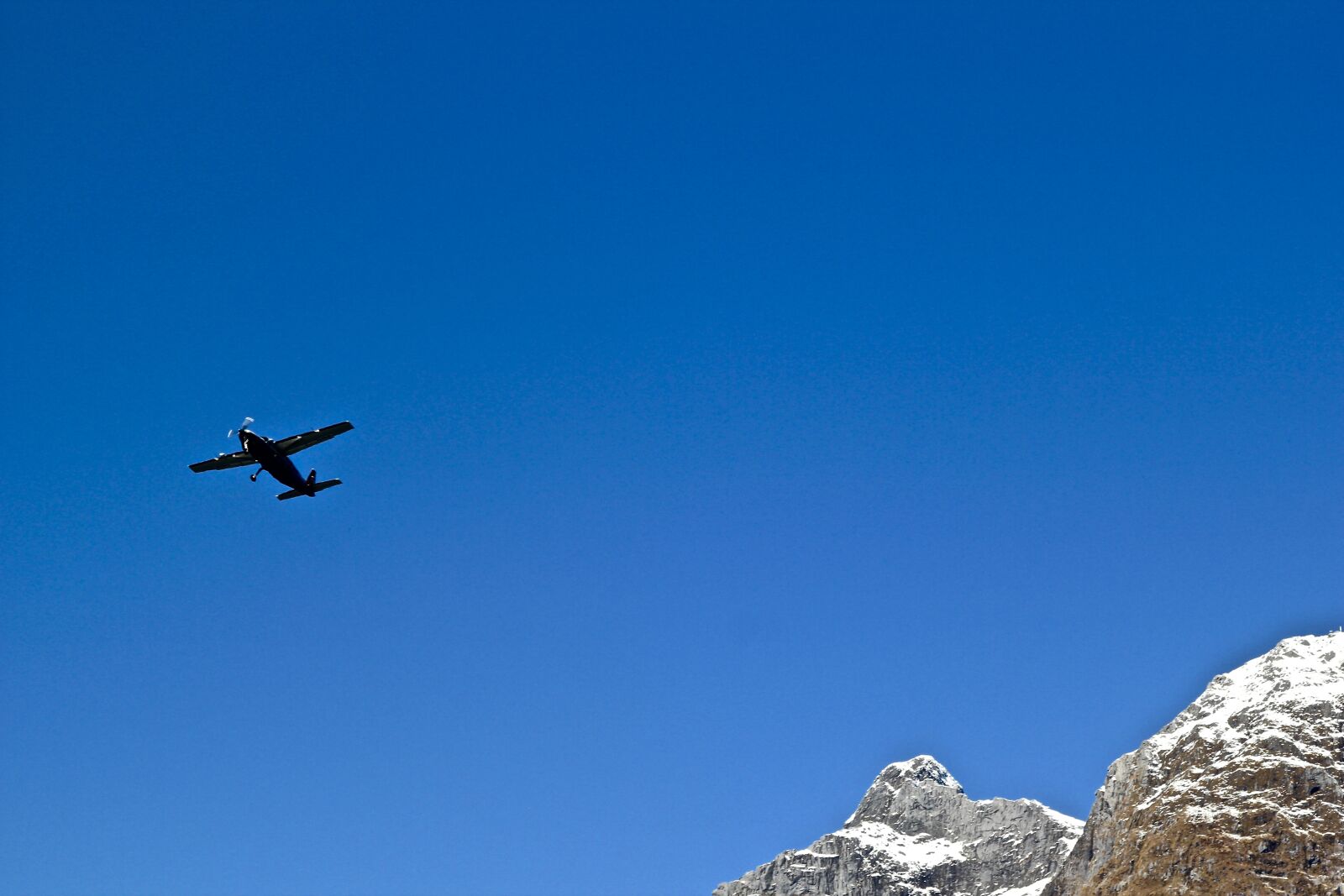 Canon EOS 550D (EOS Rebel T2i / EOS Kiss X4) sample photo. Goodbye, plane, fly photography