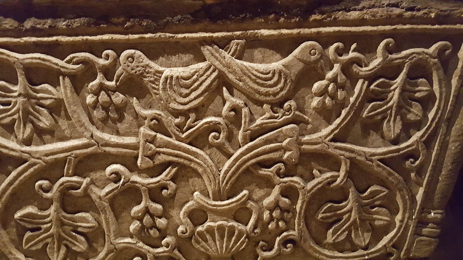 Samsung Galaxy S6 sample photo. Romanesque, frieze, pigeons photography