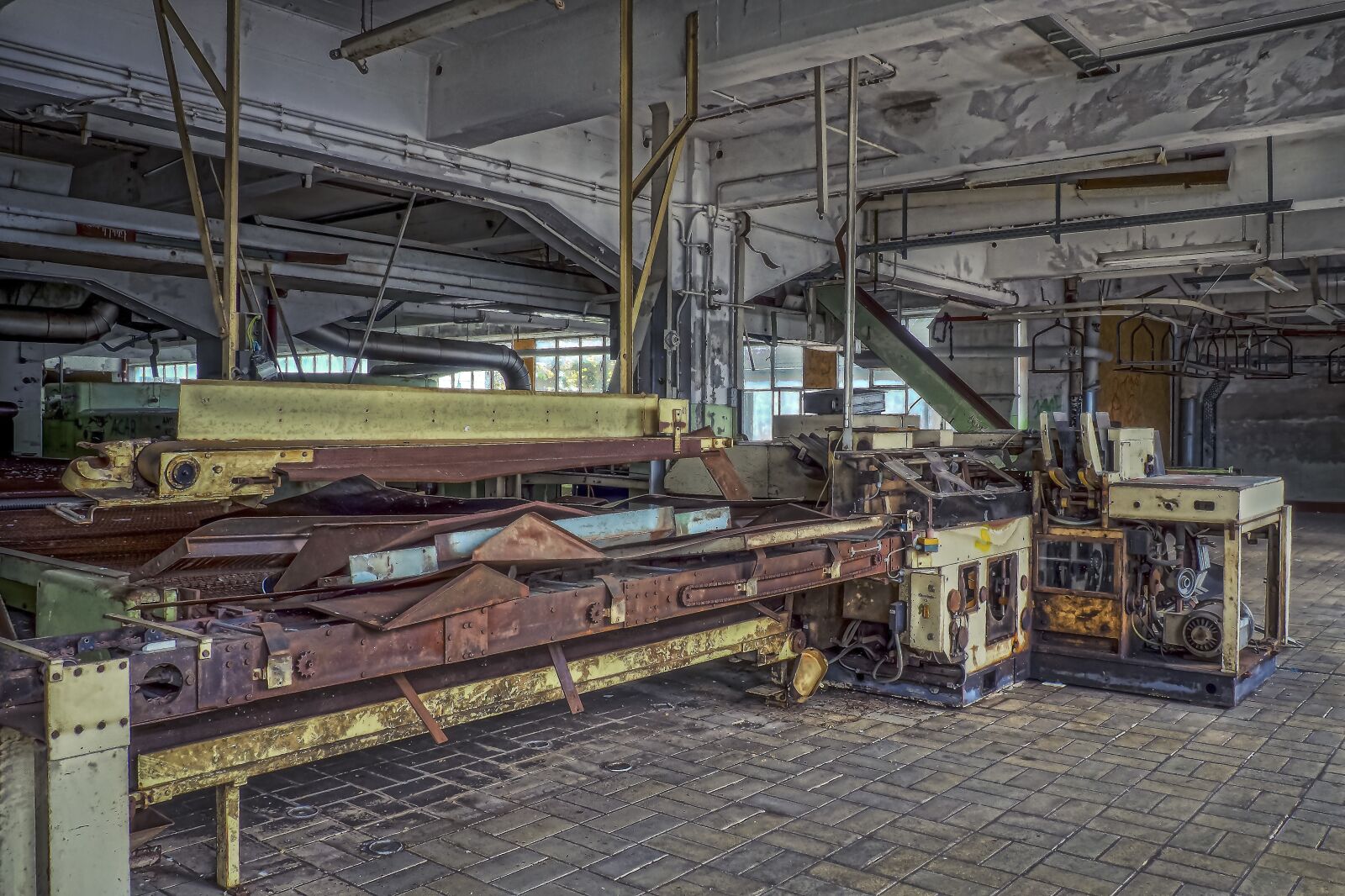 Olympus OM-D E-M10 sample photo. Lost places, hall, pforphoto photography