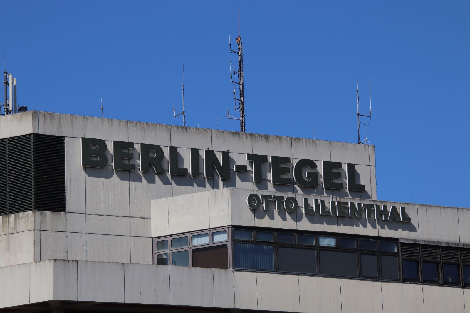 Canon EOS 800D (EOS Rebel T7i / EOS Kiss X9i) sample photo. Airport, berlin, tegel photography