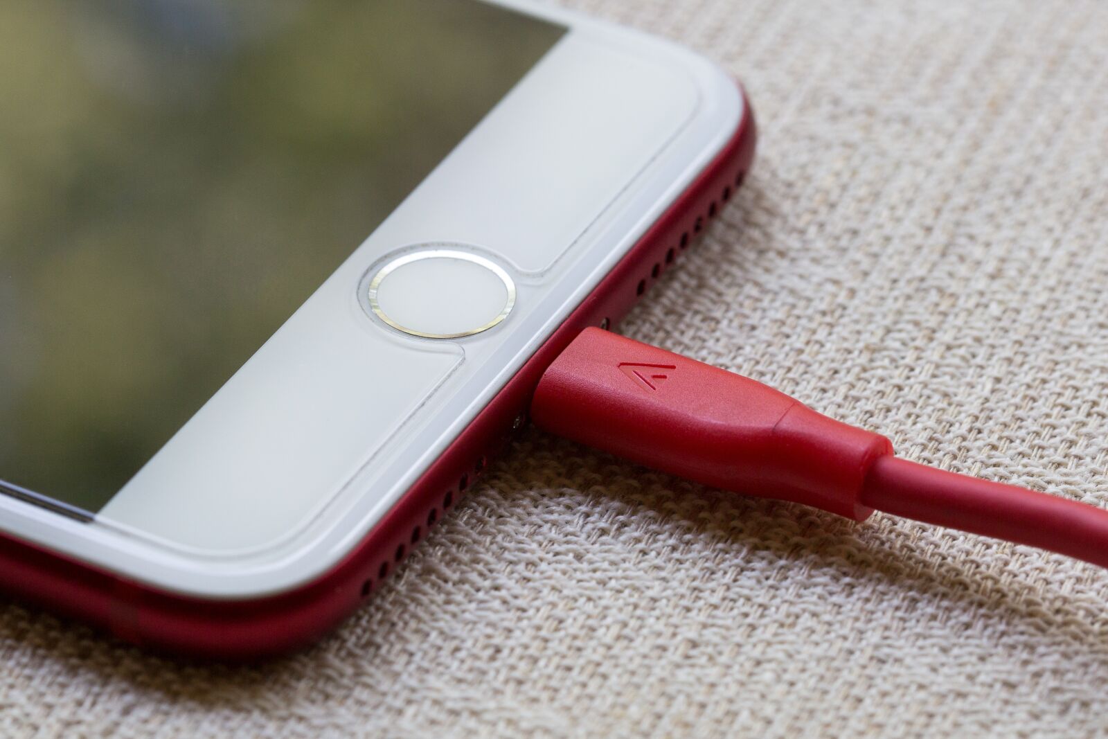 Canon EF 100mm F2.8L Macro IS USM sample photo. Apple, iphone, smartphone photography