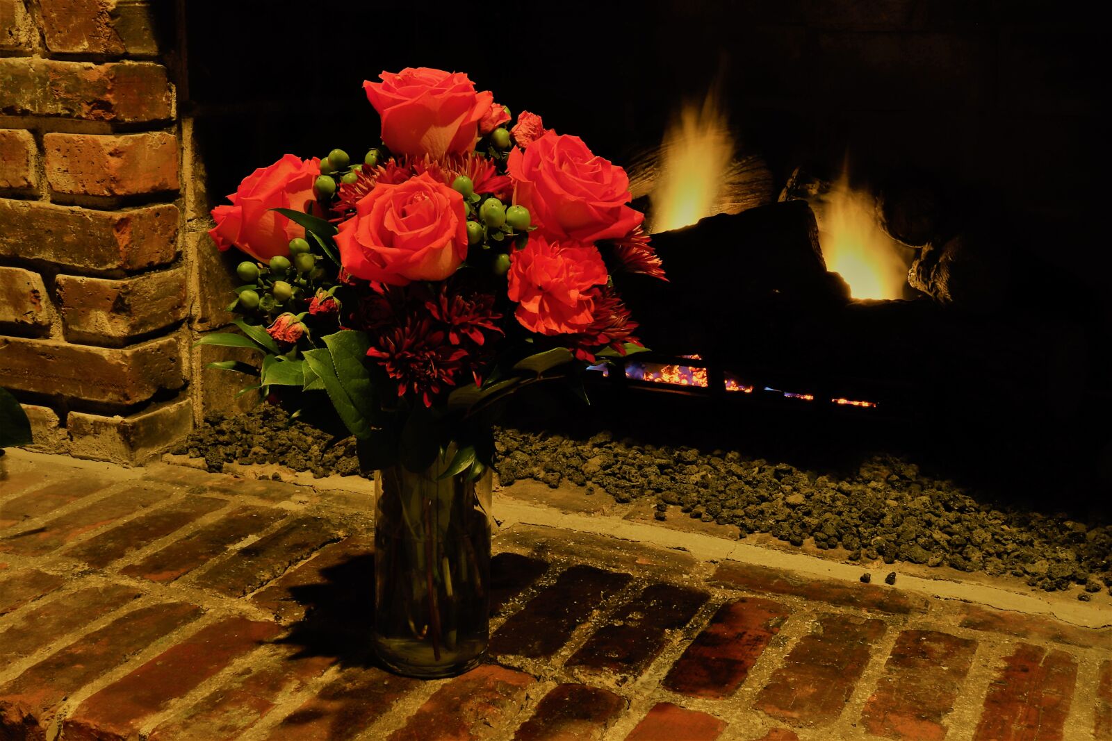 Canon EOS 800D (EOS Rebel T7i / EOS Kiss X9i) sample photo. Roses, fireplace, bricks photography