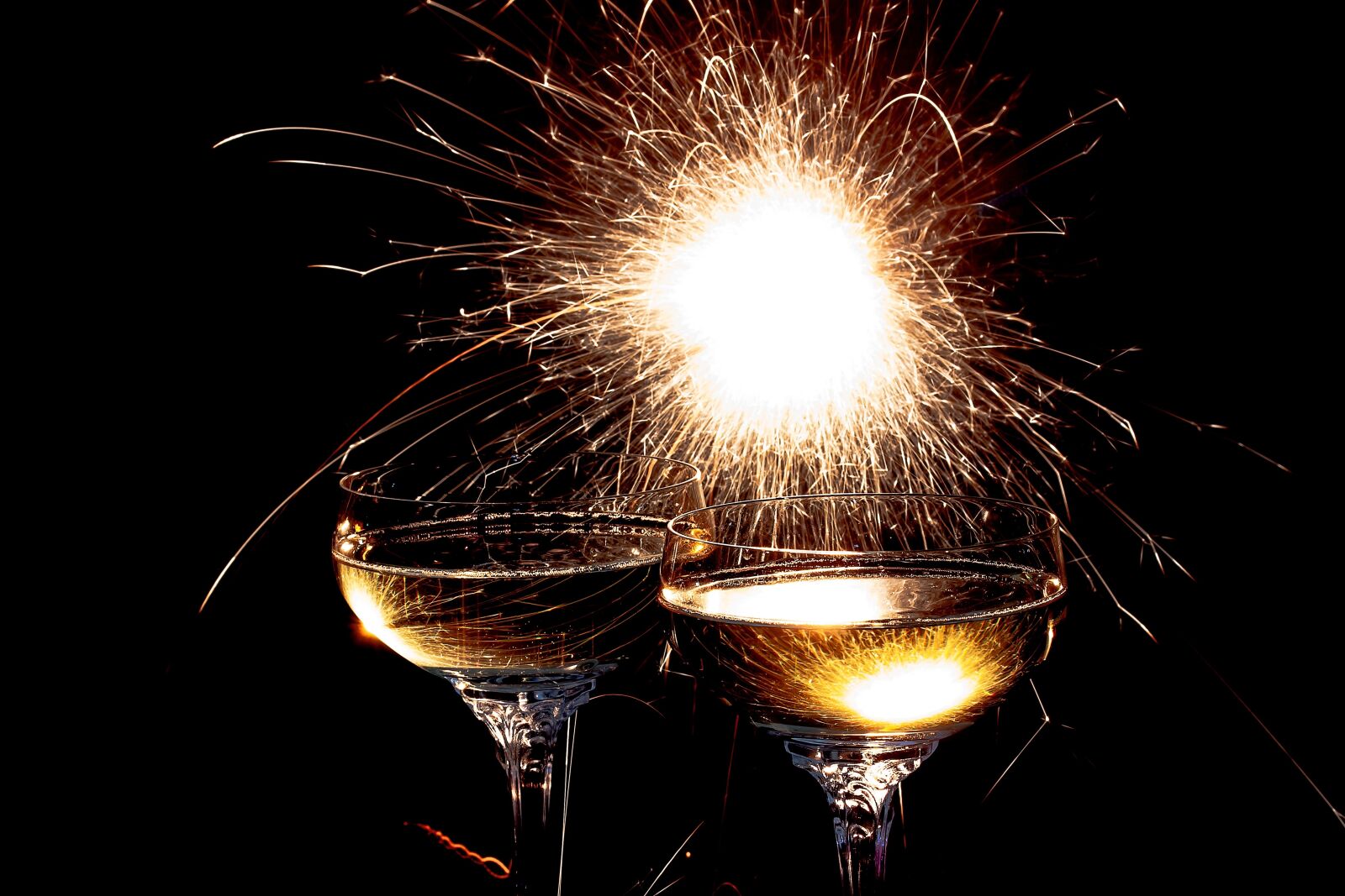 Canon EOS 650D (EOS Rebel T4i / EOS Kiss X6i) sample photo. Champagne glasses, sparkler, champagne photography