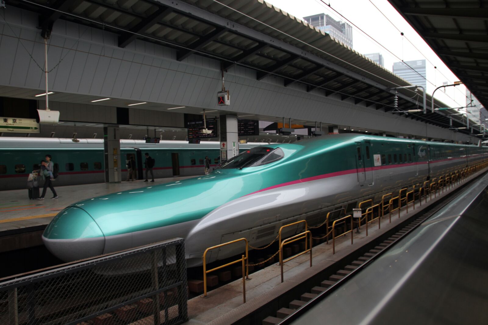 Canon EOS 7D sample photo. Train, bullet, fast photography
