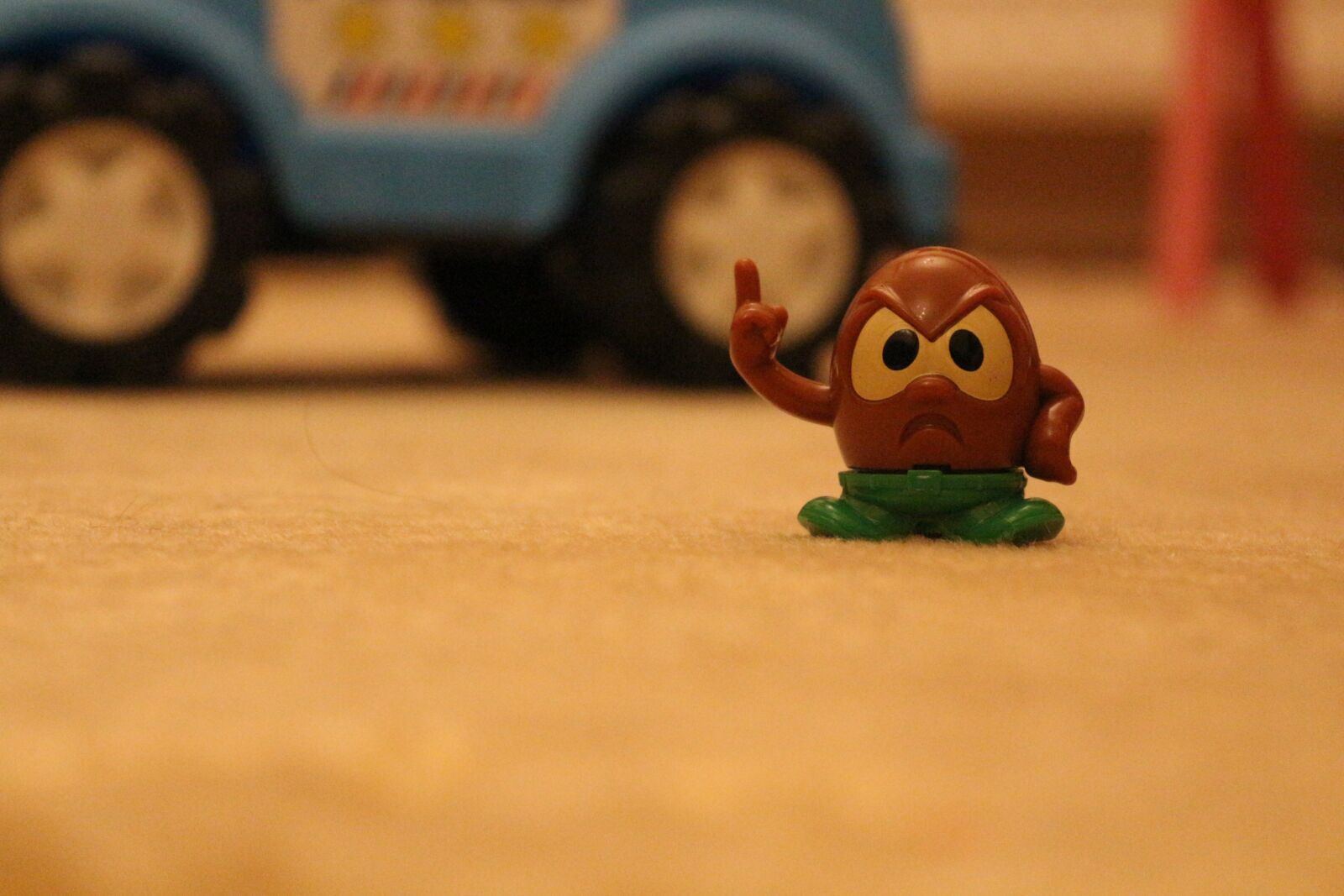 Canon EOS 650D (EOS Rebel T4i / EOS Kiss X6i) sample photo. Toy, 35mm, angry photography