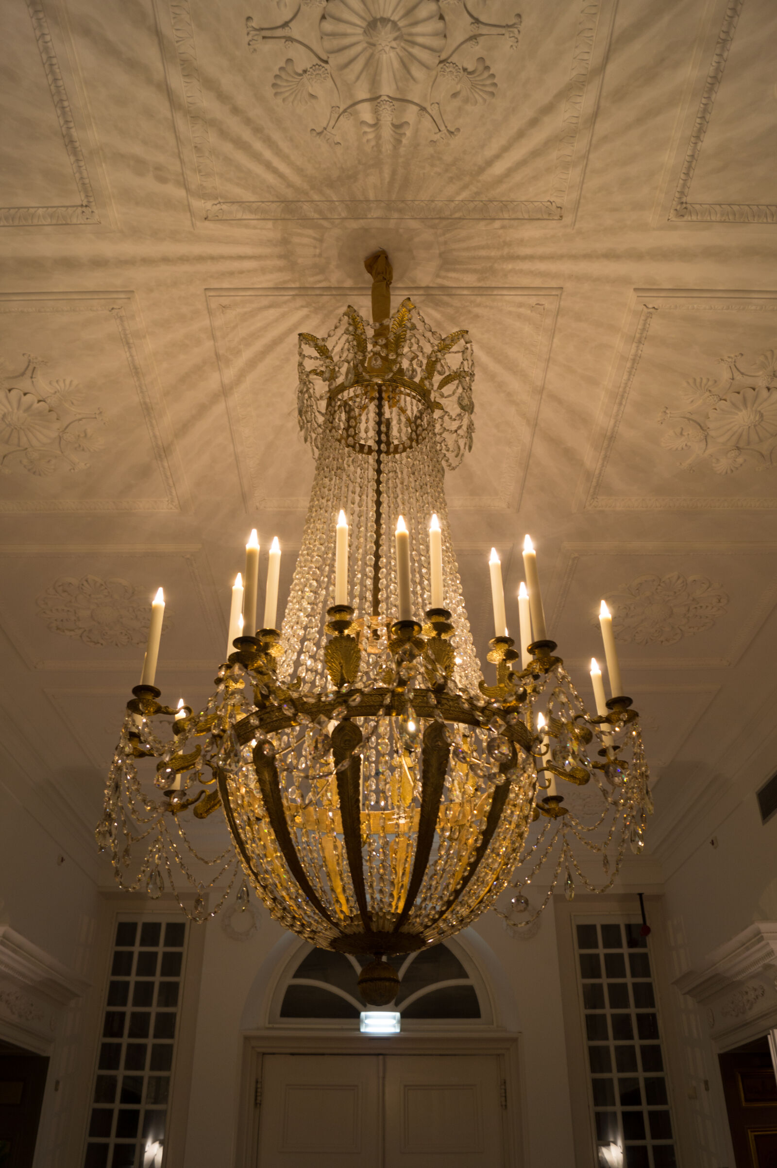 Sony DT 18-55mm F3.5-5.6 SAM II sample photo. Architecture, art, chandelier, light photography