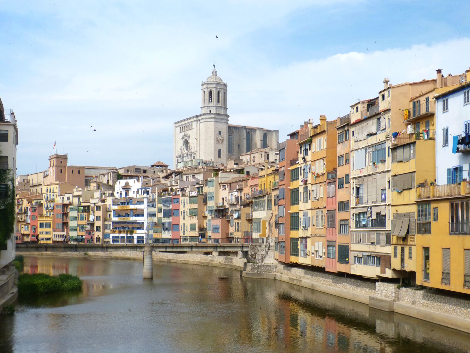 Panasonic DMC-FZ62 sample photo. Girona, facades, landscape photography