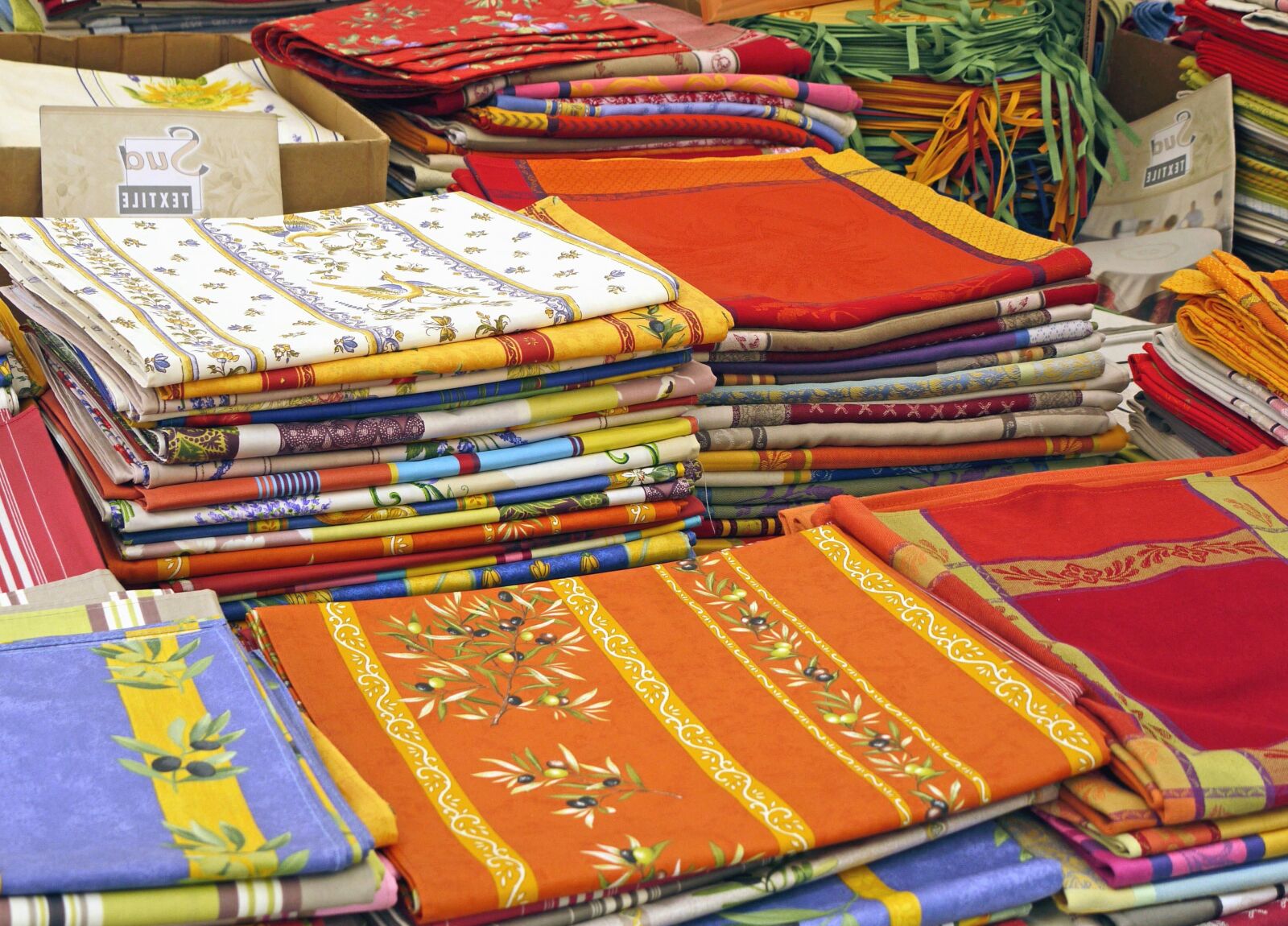 Panasonic Lumix DMC-G1 sample photo. Fabric, tablecloth, colorful, color photography