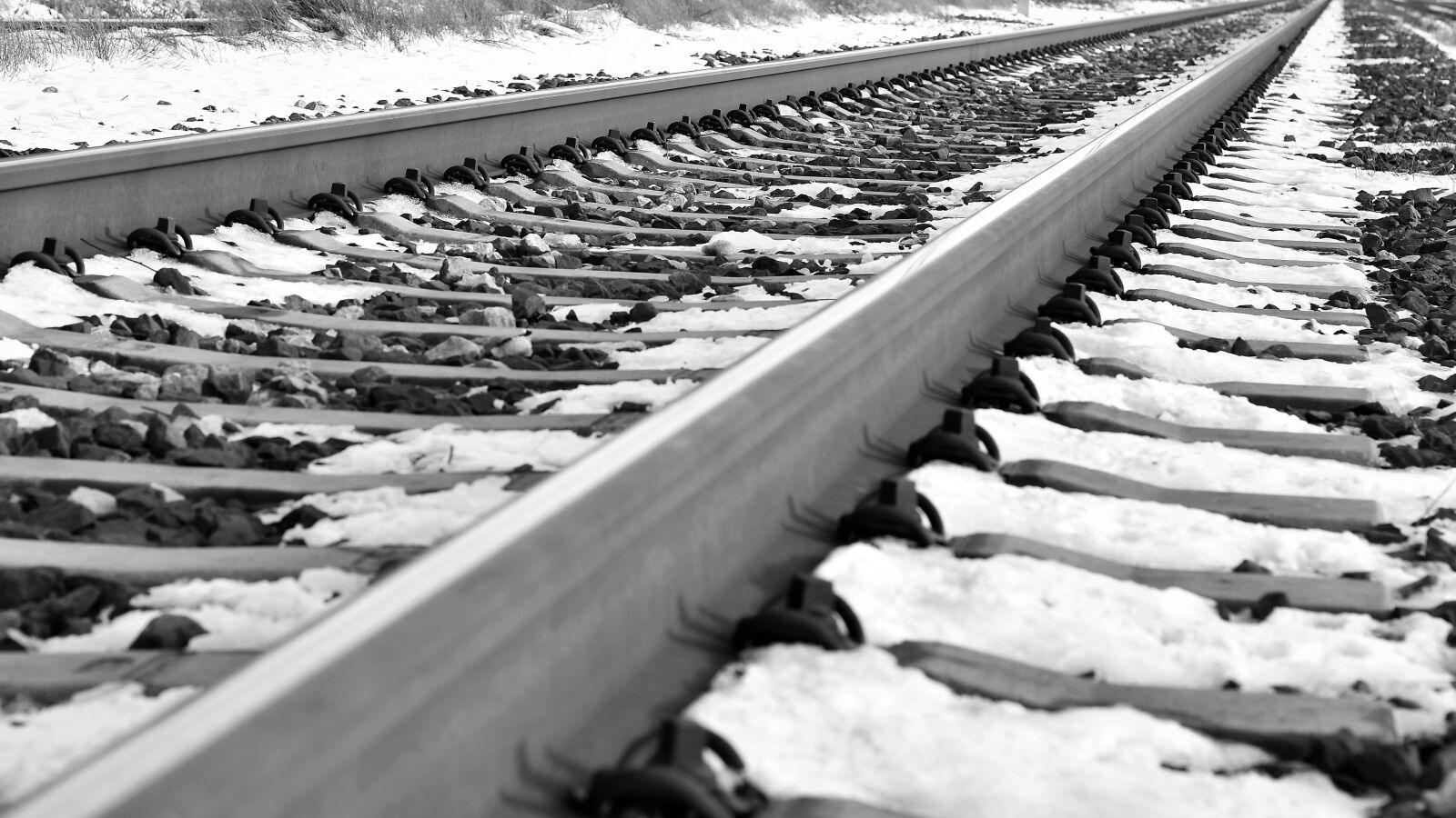 Nikon D5600 sample photo. Railroad in winter, snow photography