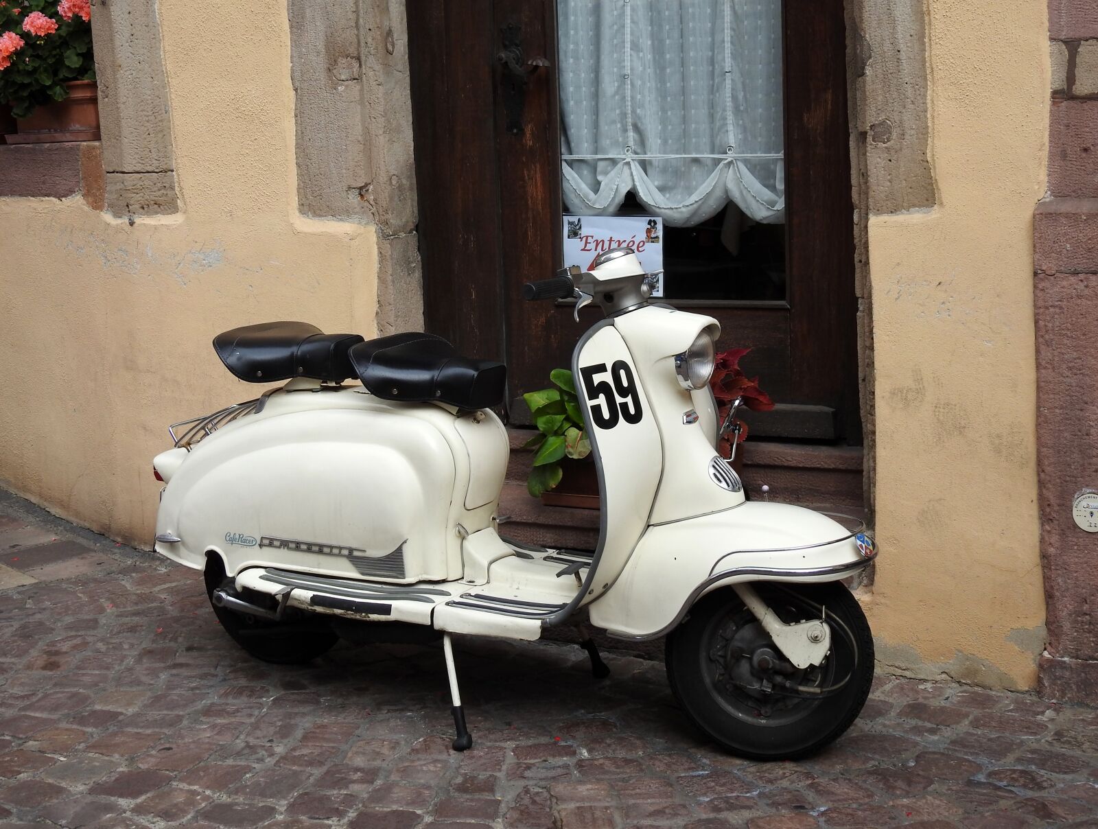 Nikon Coolpix P900 sample photo. Lambretta, wasp, moto photography