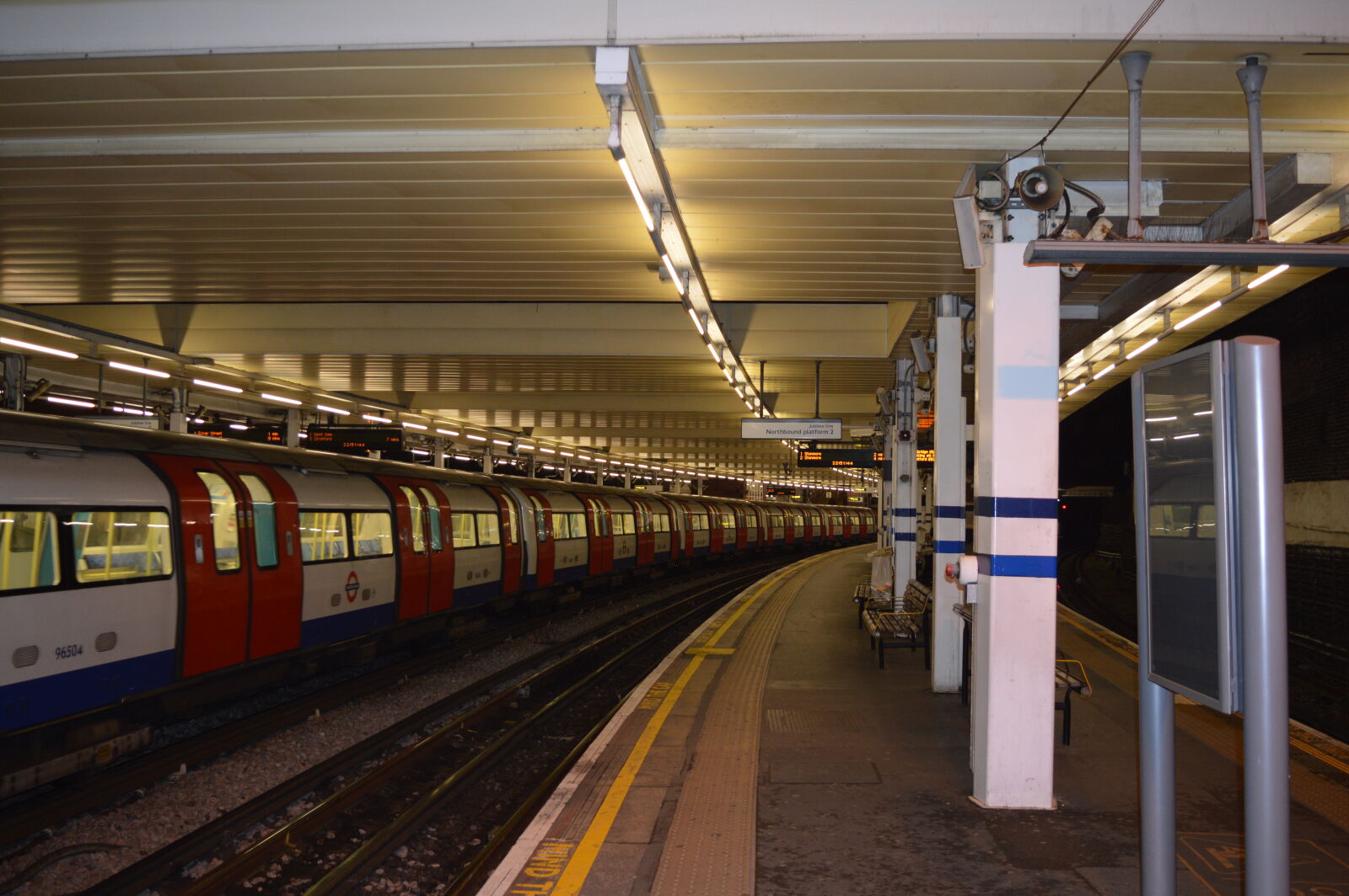 Nikon D3200 sample photo. London, tube, london, underground photography