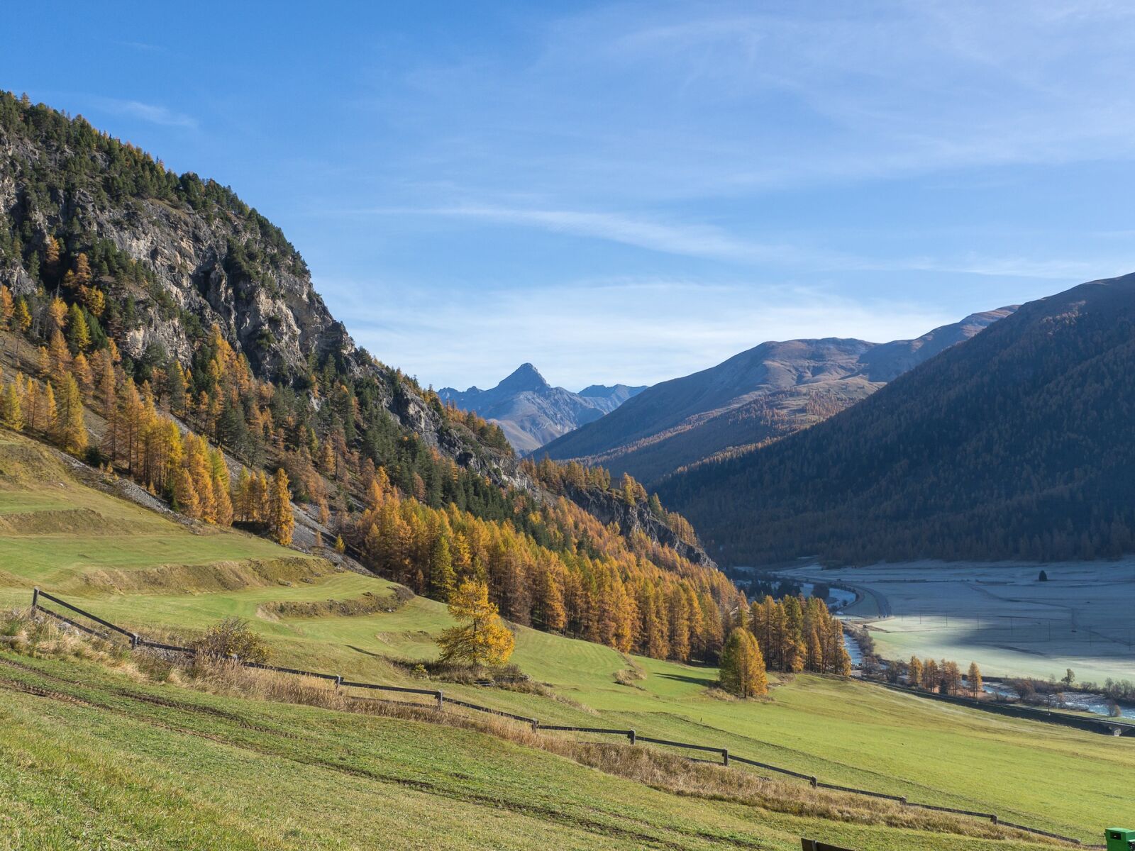 Panasonic Lumix DMC-GH2 + Panasonic Lumix G Vario HD 14-140mm F4-5.8 OIS sample photo. Switzerland, engadin, autumn photography