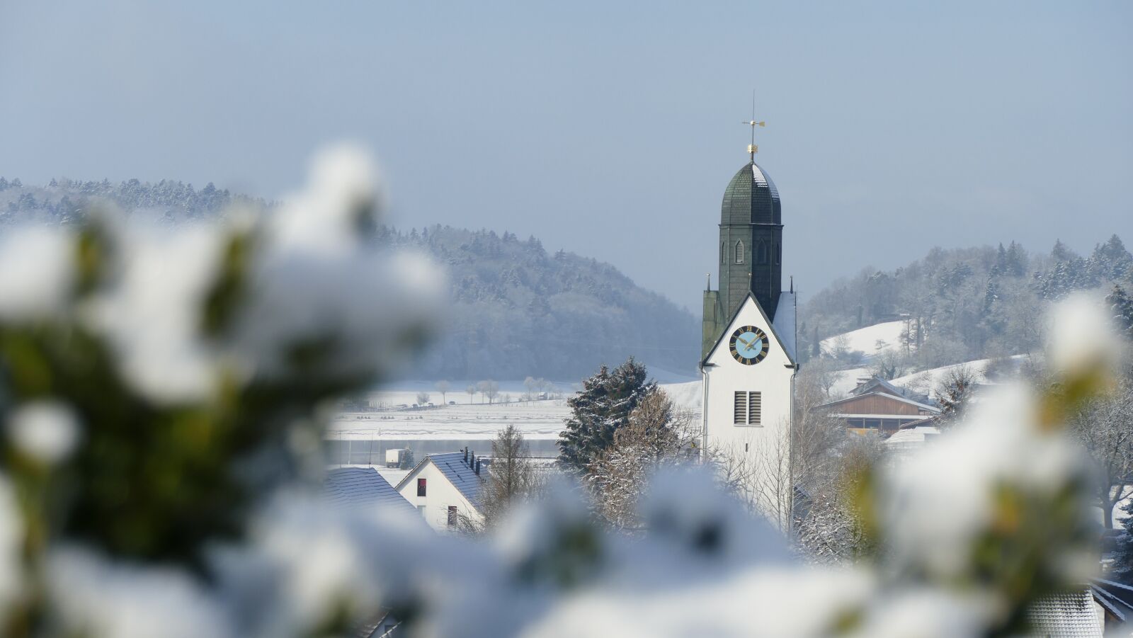 Panasonic Lumix DMC-FZ1000 sample photo. Church, otelfingen, winter photography