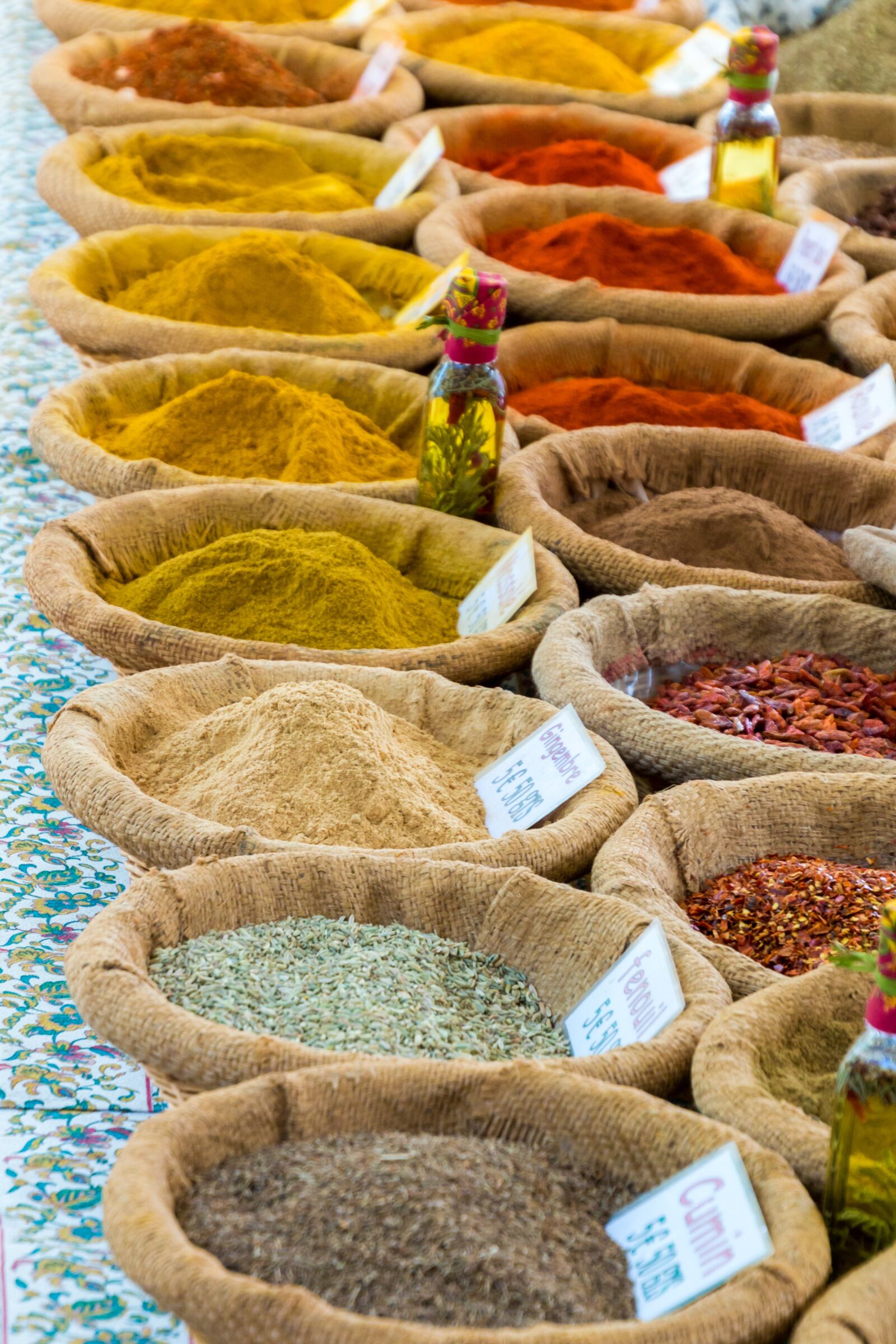 Canon EOS 70D sample photo. Spices, curry, market stall photography