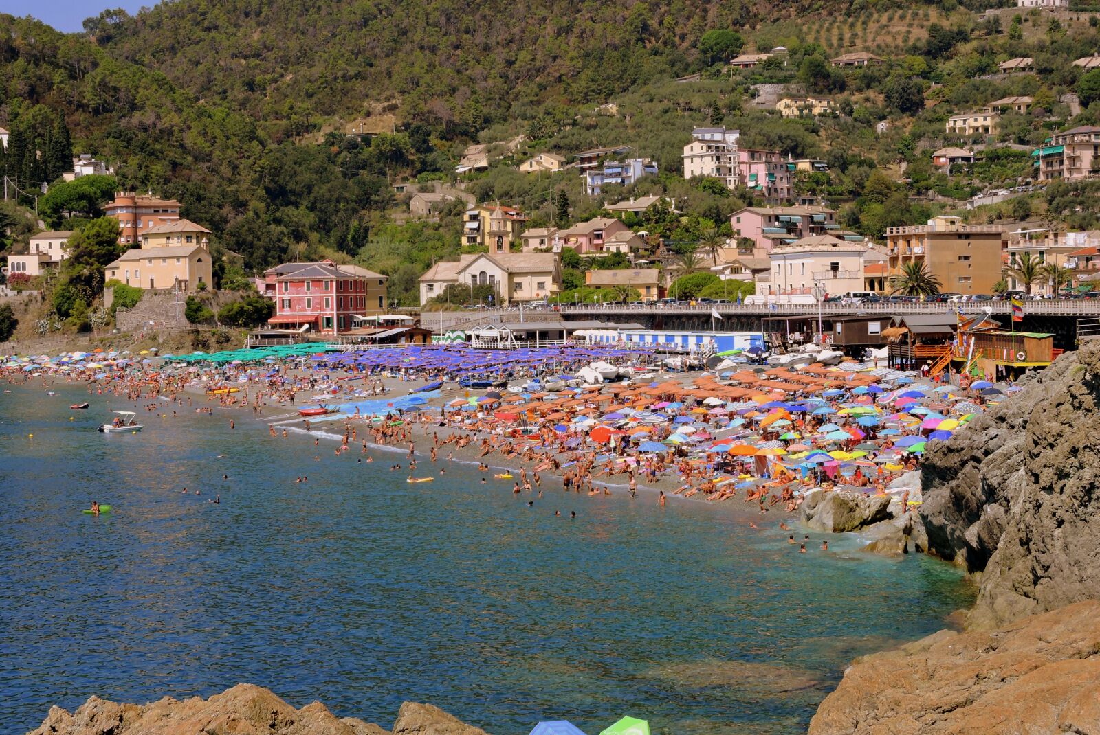 Nikon Coolpix P600 sample photo. Sea, umbrellas, beach photography