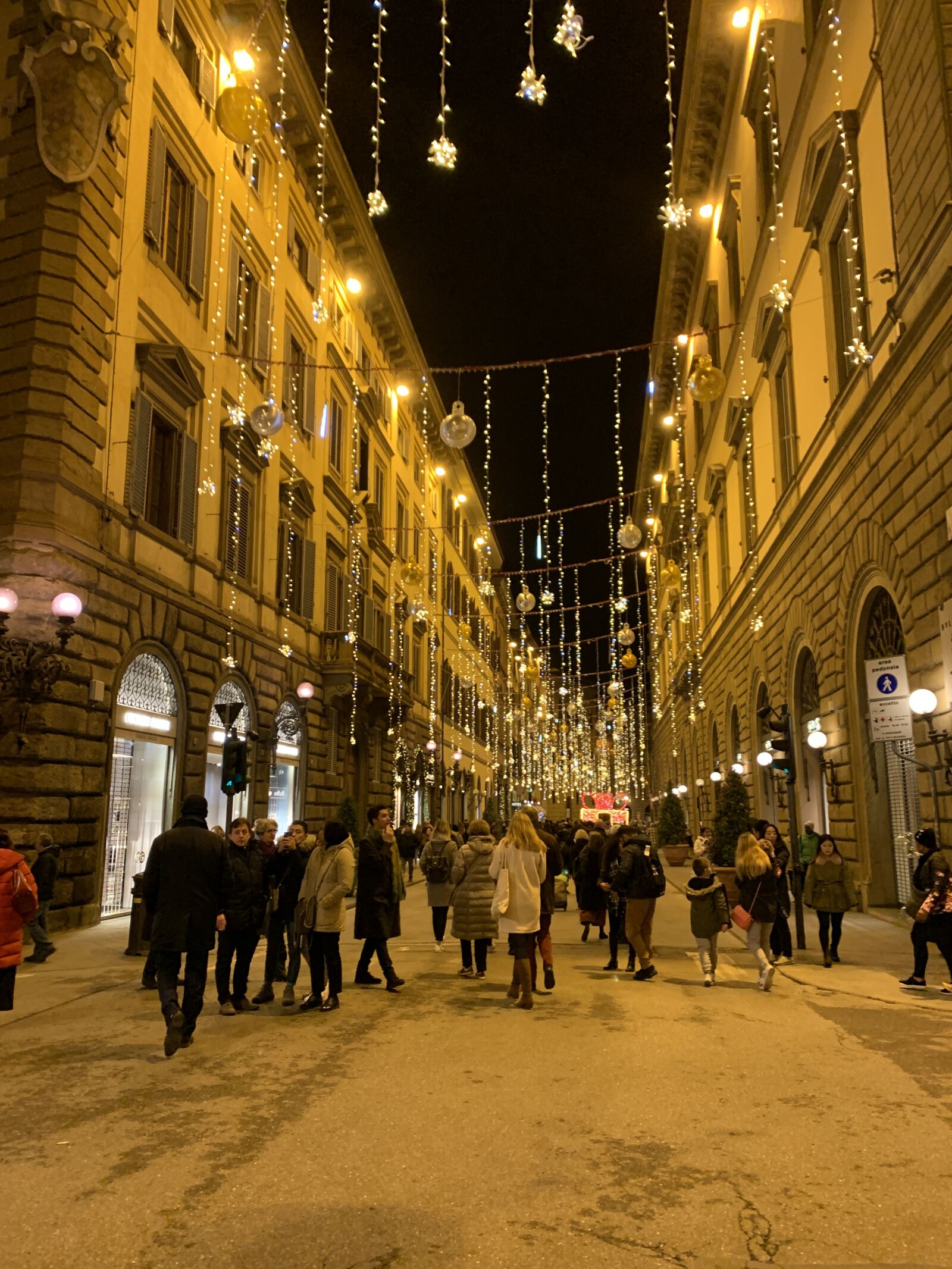 Apple iPhone XS Max sample photo. Florence, christmas, streets photography
