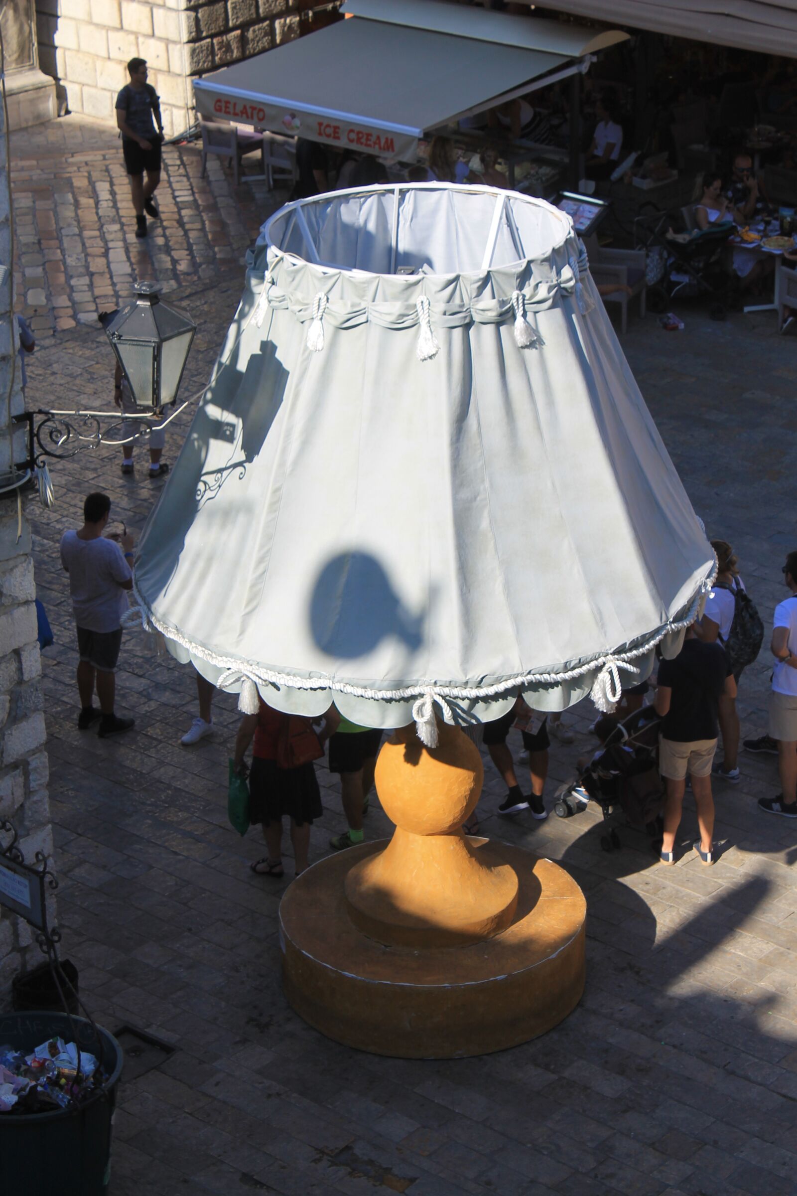 Canon EOS 1100D (EOS Rebel T3 / EOS Kiss X50) sample photo. Replacement lamp, the old photography