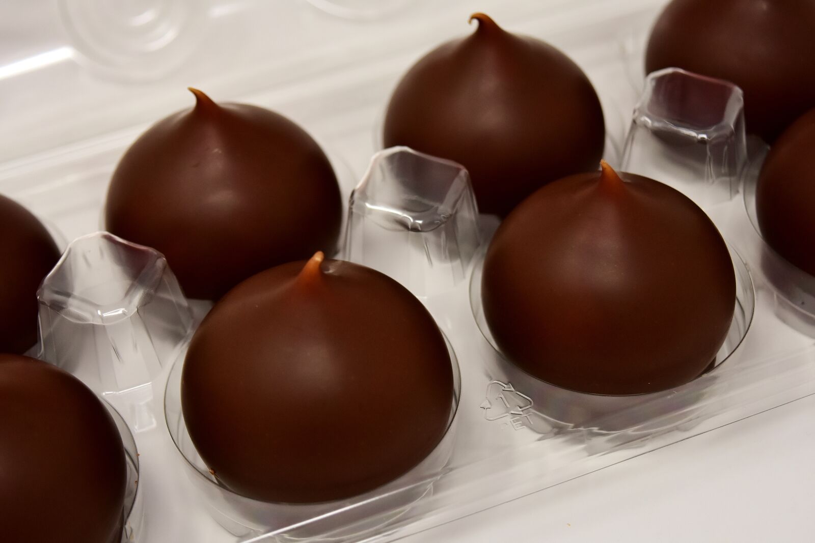 Nikon D7200 sample photo. Sparkling kisses, candy, chocolate photography