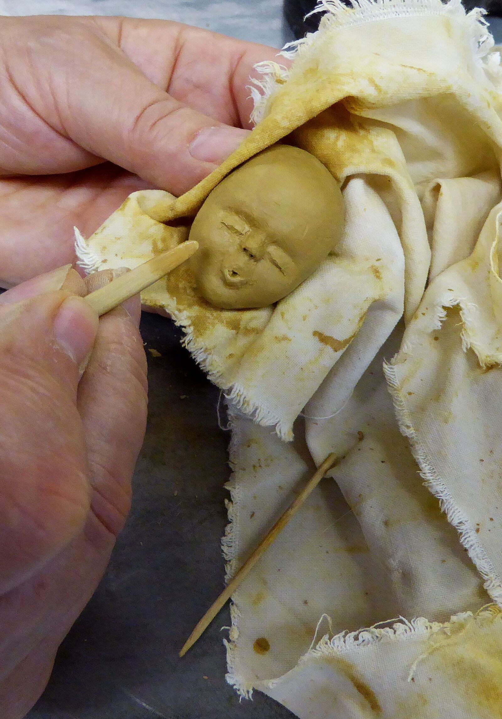 Panasonic DMC-TZ61 sample photo. Weel, clay figure, shaped photography