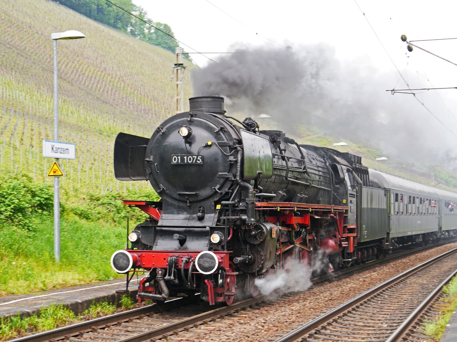 Panasonic Lumix DMC-GH3 sample photo. Steam locomotive, express train photography