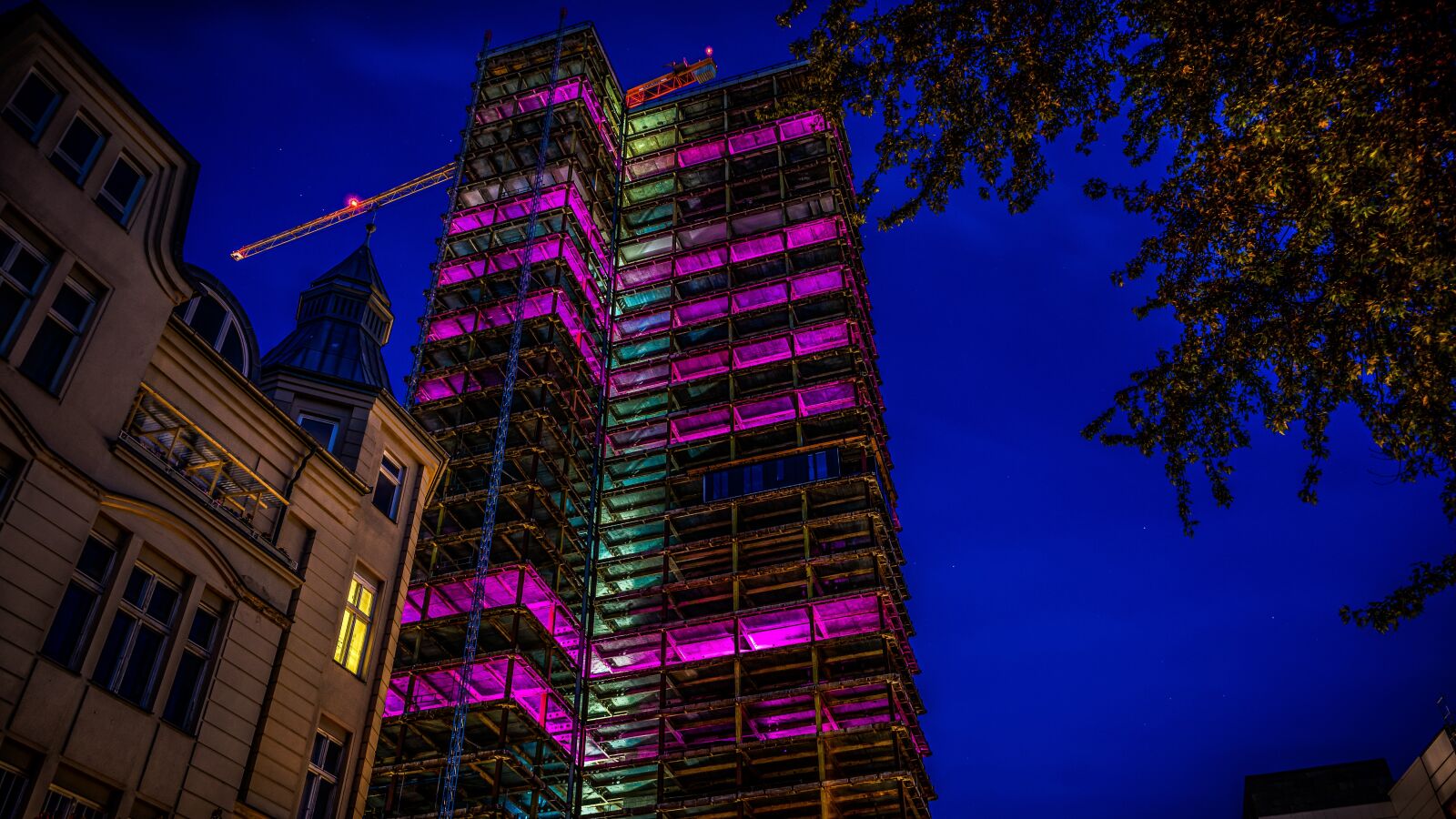 Sony a7 II + Sony FE 28-70mm F3.5-5.6 OSS sample photo. Skyscraper, night photograph, long photography
