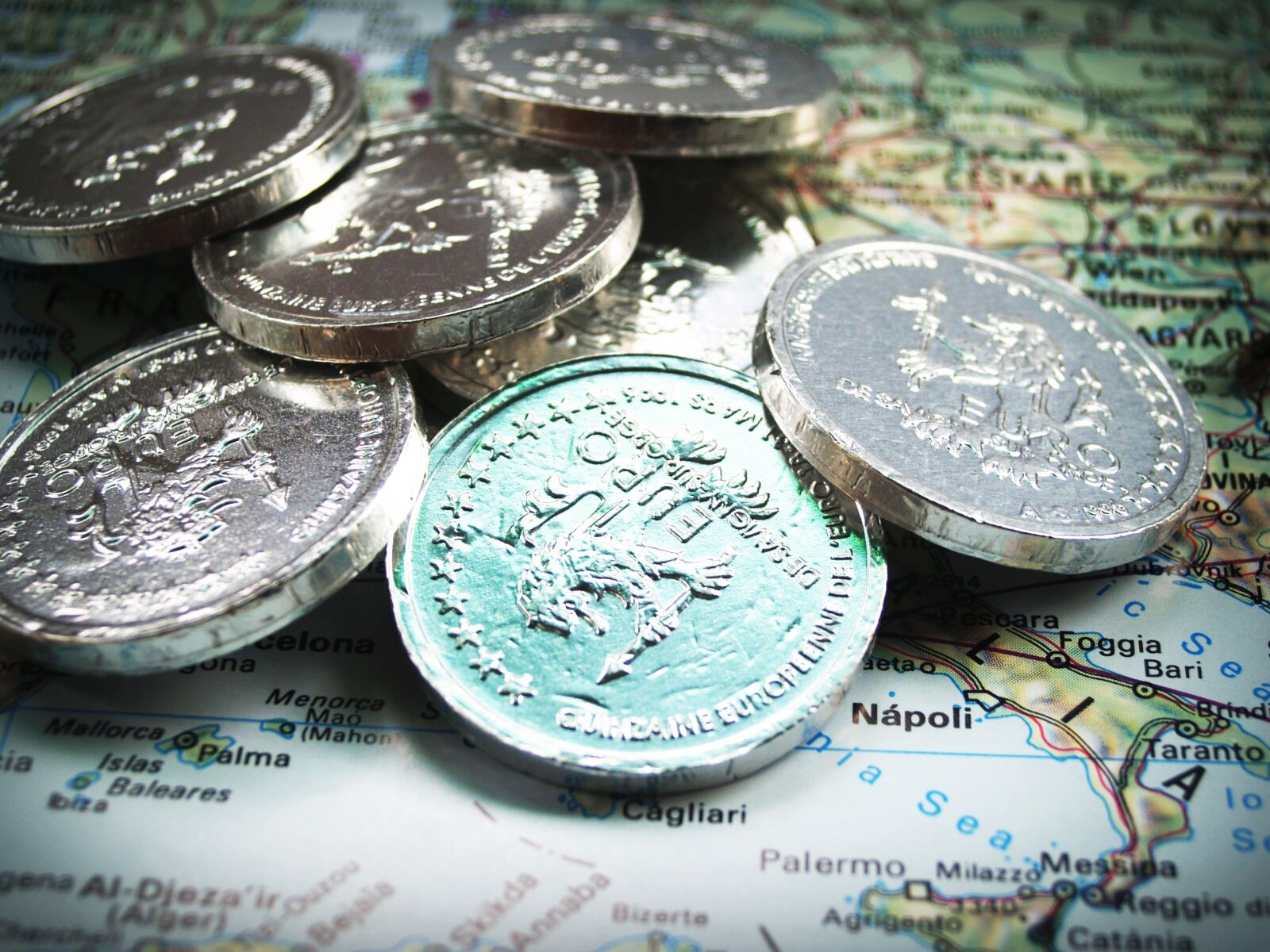 Olympus E-300 (EVOLT E-300) sample photo. Coin, gold, cash photography