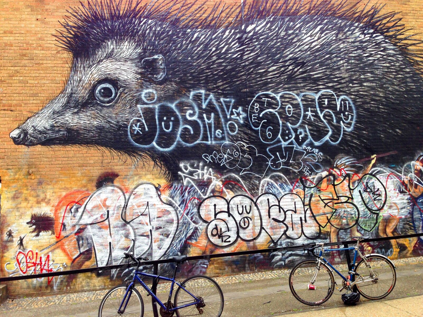 iPhone 5 back camera 4.12mm f/2.4 sample photo. Shoreditch, street art, london photography
