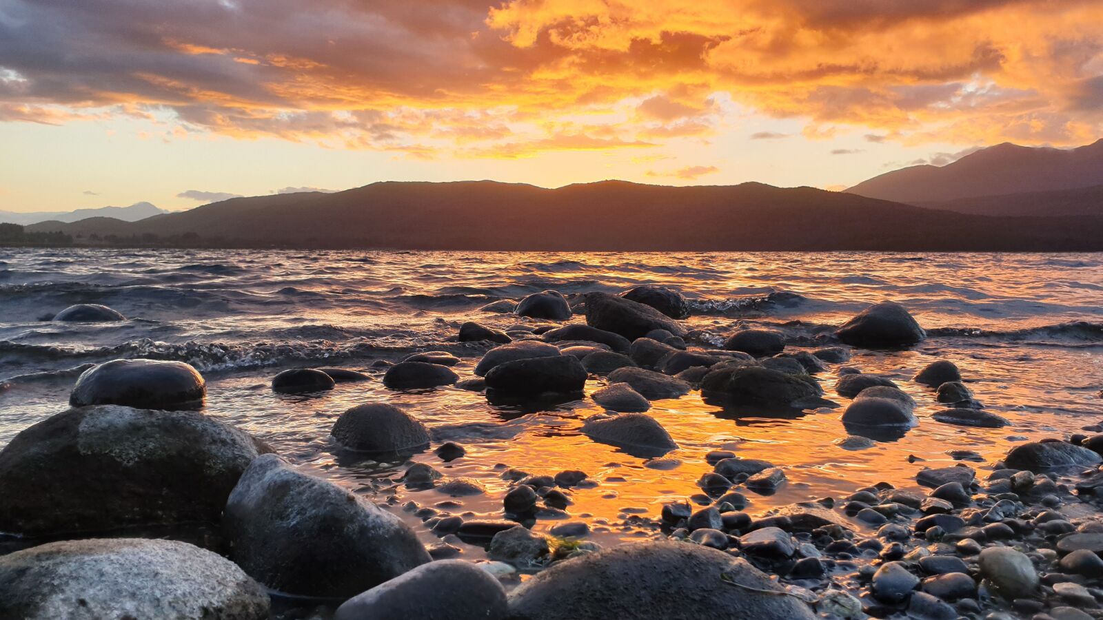 Samsung Galaxy Note9 sample photo. Sunset, stones, new zealand photography