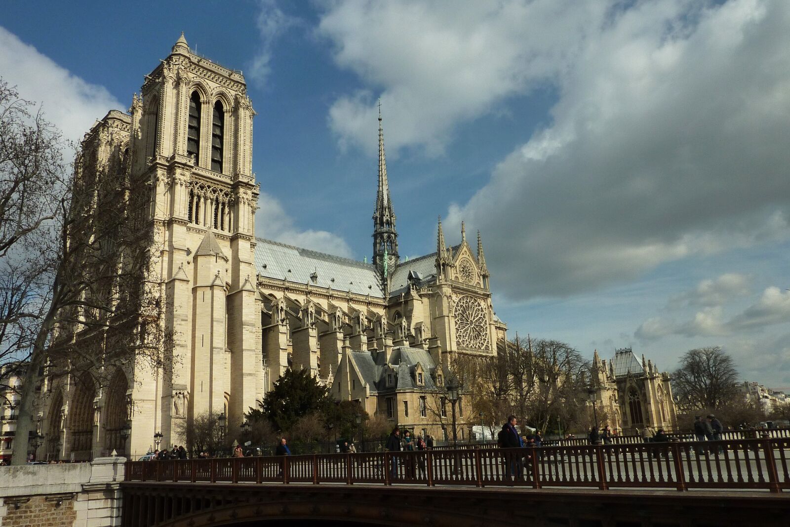 Panasonic DMC-TZ7 sample photo. Notre-dame, paris, cathedral photography