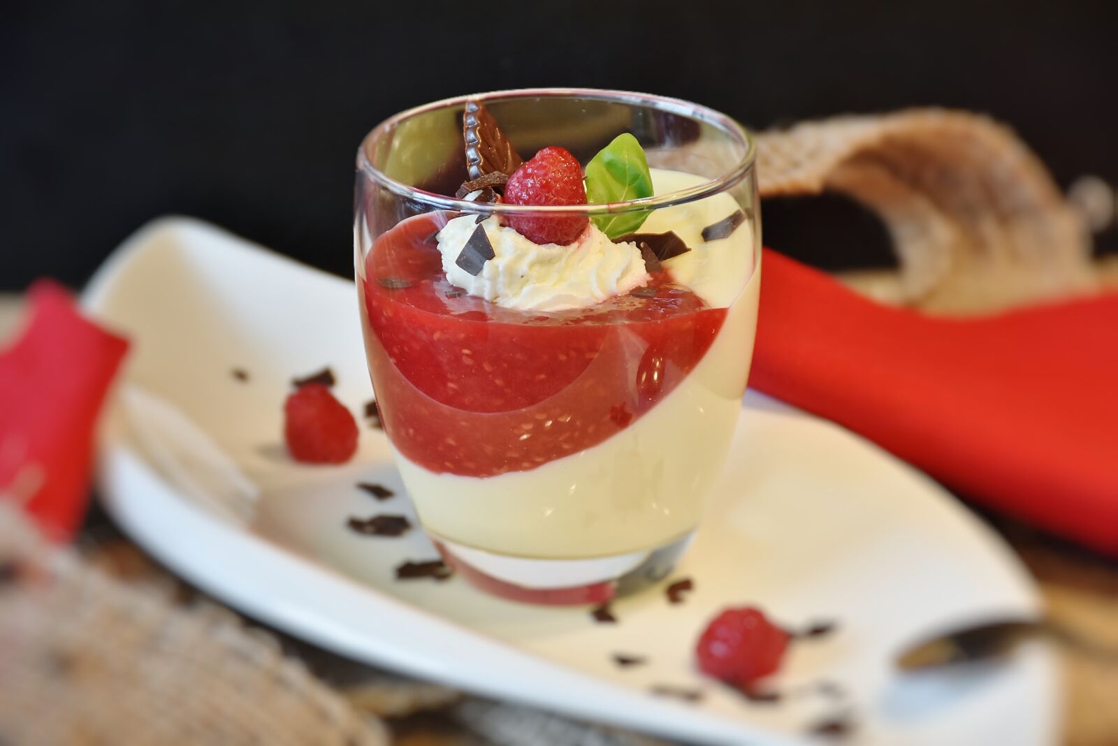 Nikon D7200 sample photo. Pudding, vanilla pudding, raspberries photography
